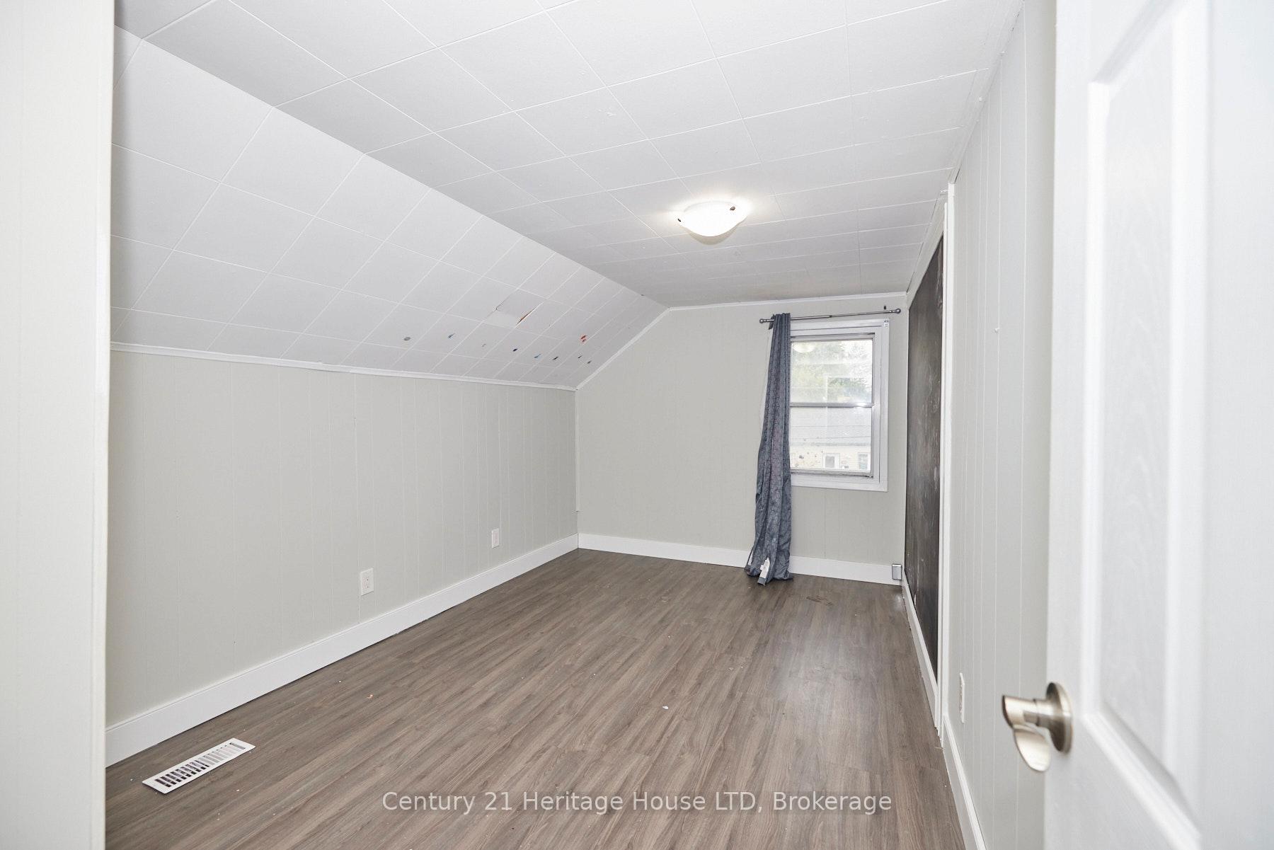 Photo 24 of 407 Welland Avenue, St. Catharines, Facer — HOMEH