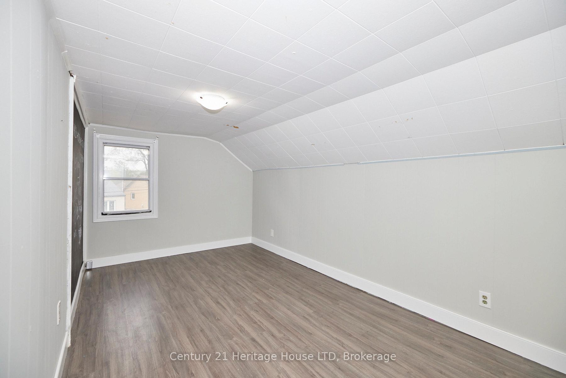 Photo 25 of 407 Welland Avenue, St. Catharines, Facer — HOMEH