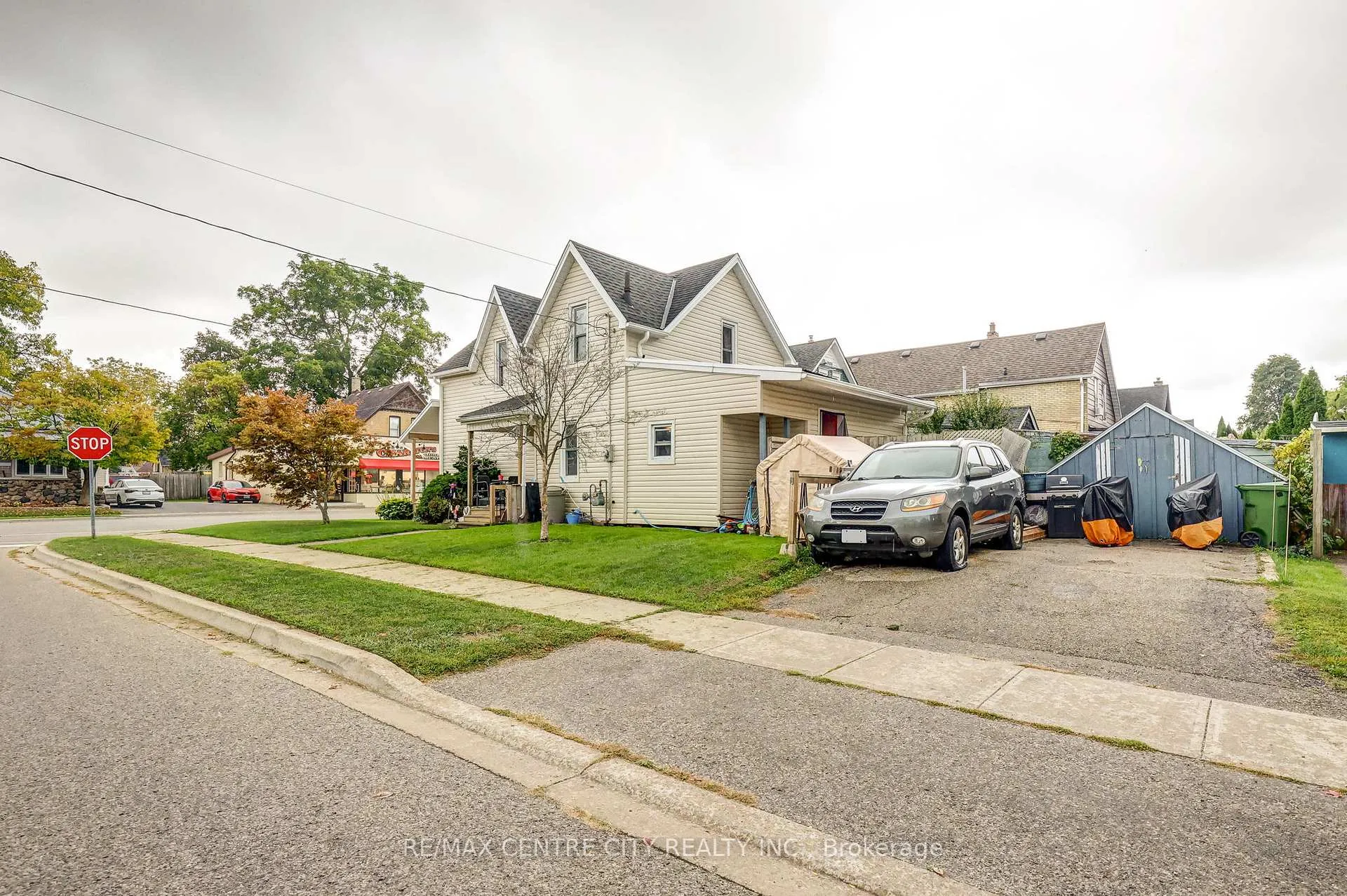 Photo 3 of 270 Ross Street, St. Thomas — HOMEH