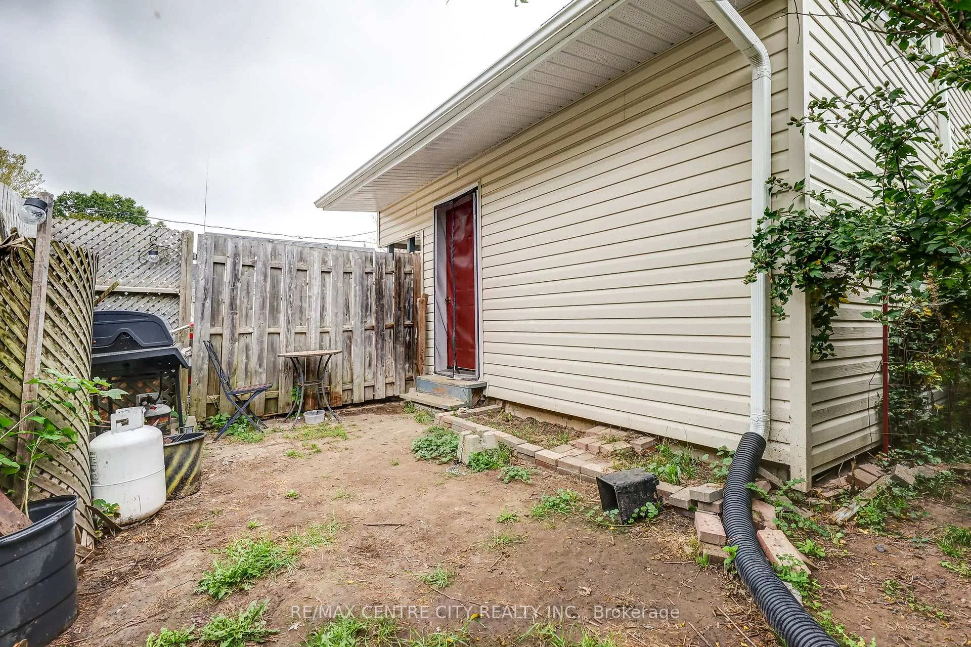 Photo 4 of 270 Ross Street, St. Thomas — HOMEH