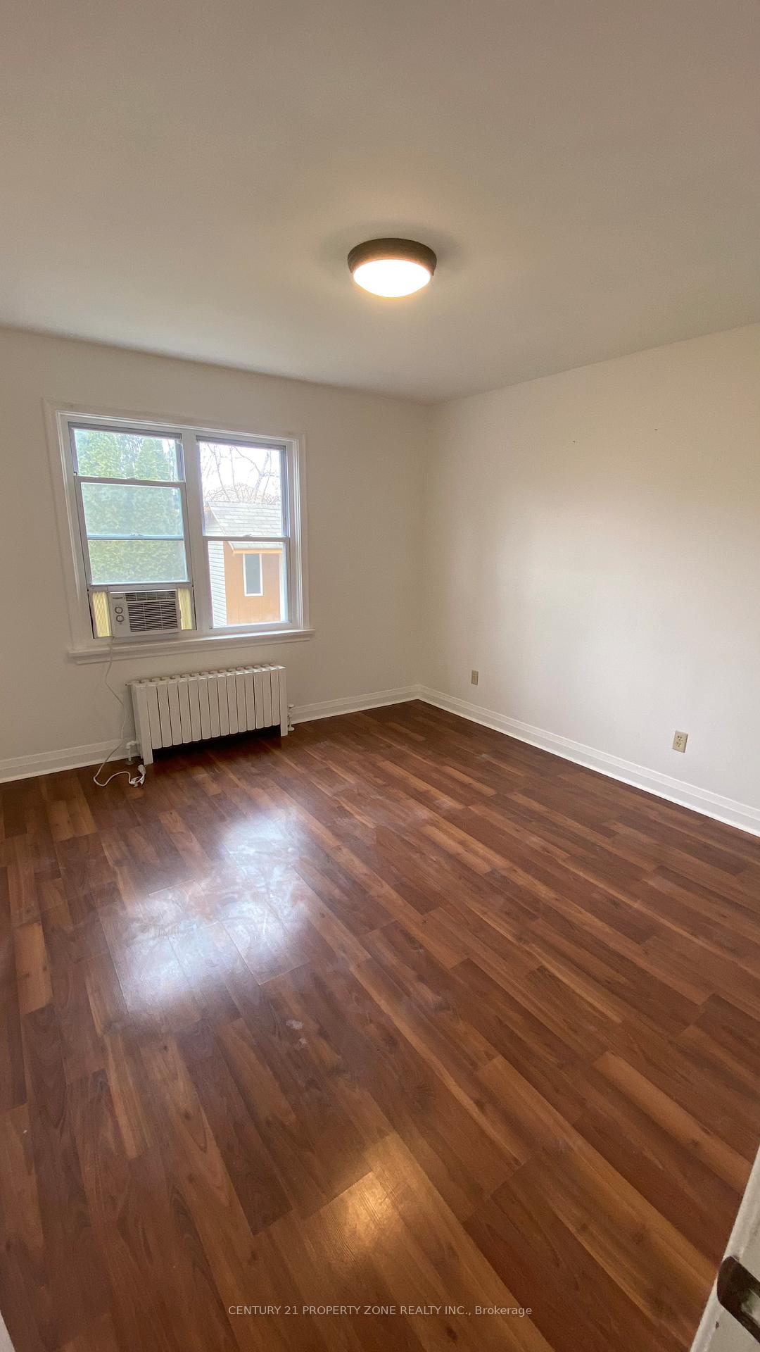 Photo 7 of Unit Upper, 9 Pinedale Avenue, St. Catharines, Haig — HOMEH