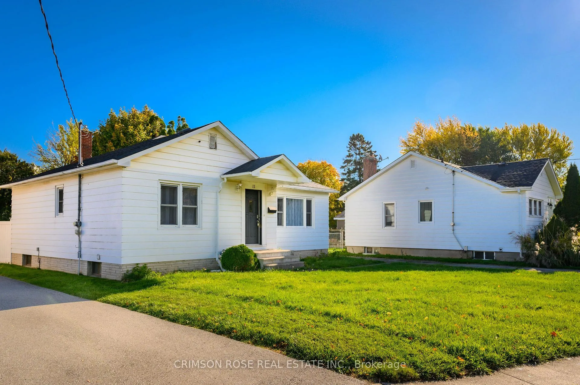 Photo 2 of 11 Bonavem Drive, St. Catharines, Fairview — HOMEH