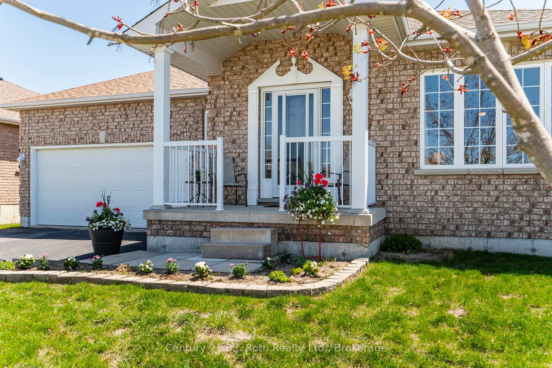 Photo 3 of 5 Knox Drive, Springwater, Elmvale — HOMEH