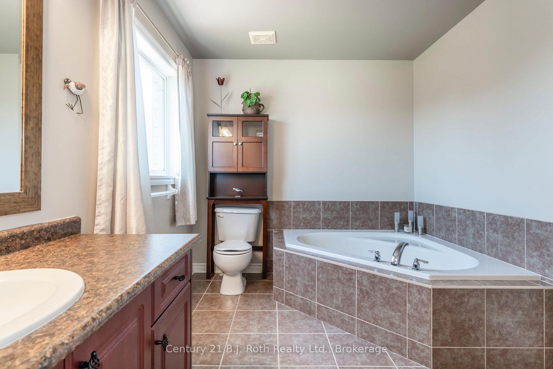 Photo 16 of 5 Knox Drive, Springwater, Elmvale — HOMEH