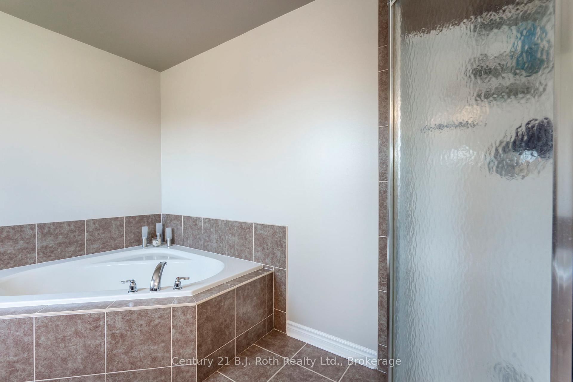 Photo 17 of 5 Knox Drive, Springwater, Elmvale — HOMEH