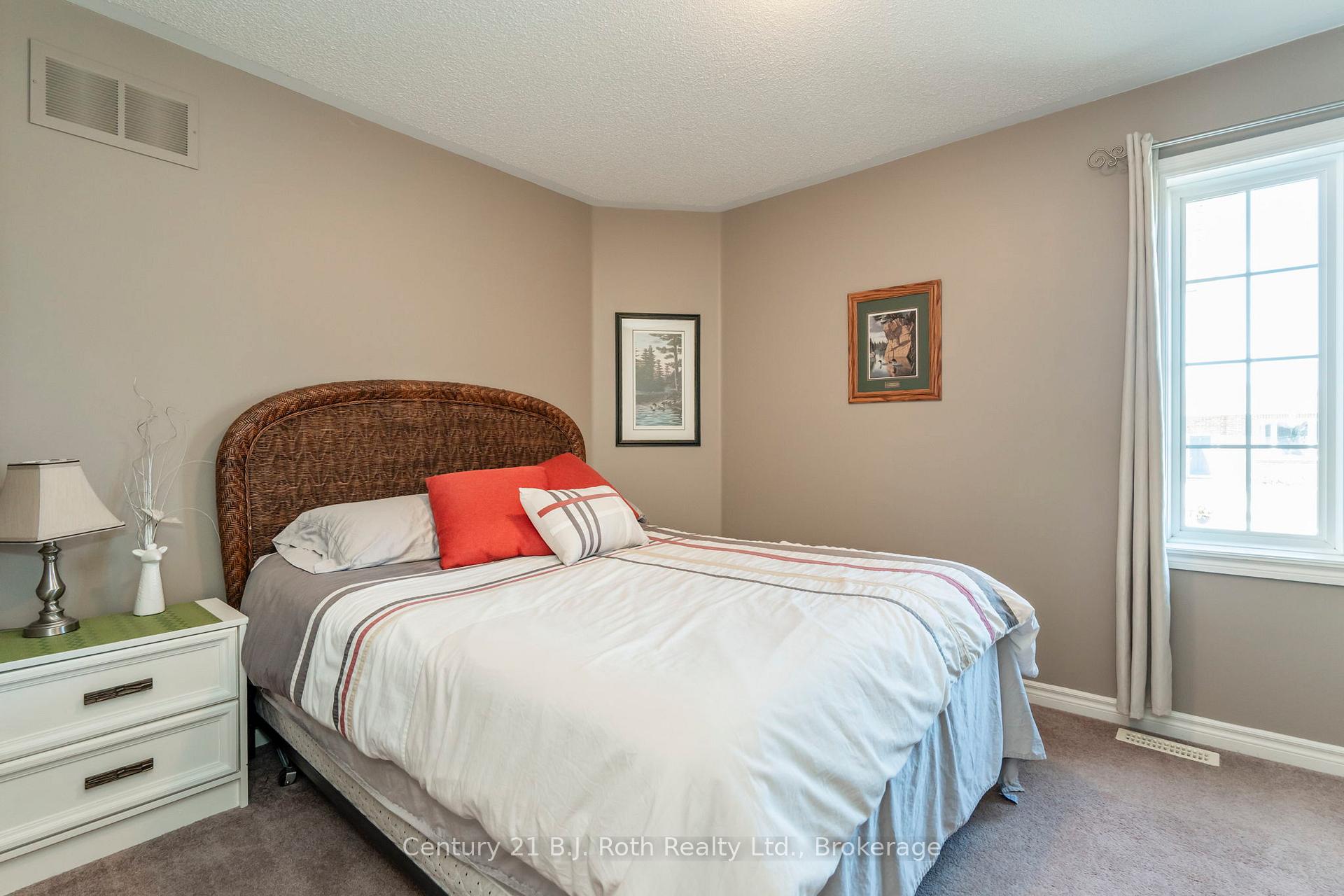 Photo 18 of 5 Knox Drive, Springwater, Elmvale — HOMEH
