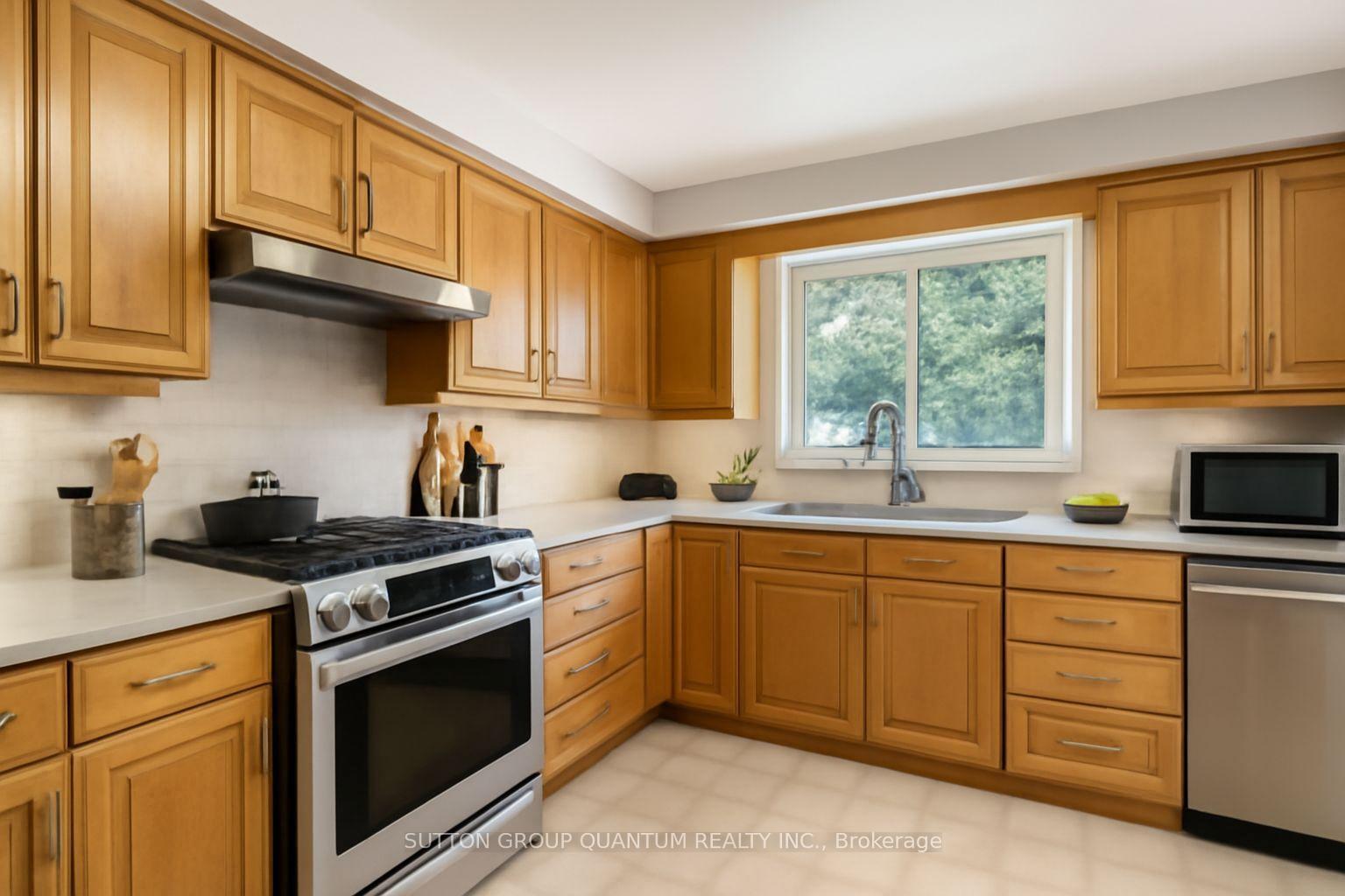 Photo 8 of 3 Colonial Court, St. Catharines, Lakeshore — HOMEH