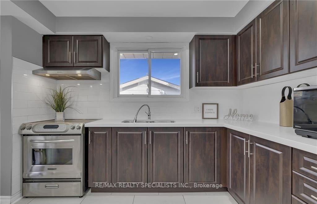 Photo 2 of Unit (Upper), 8 Allanburg Road, St. Catharines, Burleigh Hill — HOMEH