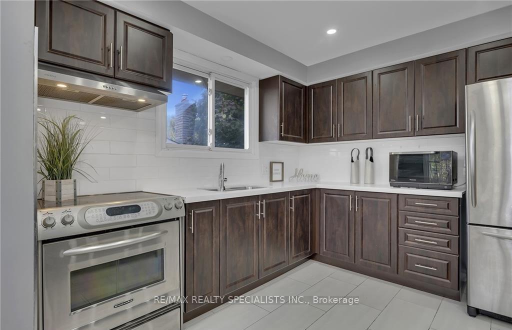 Photo 5 of Unit (Upper), 8 Allanburg Road, St. Catharines, Burleigh Hill — HOMEH
