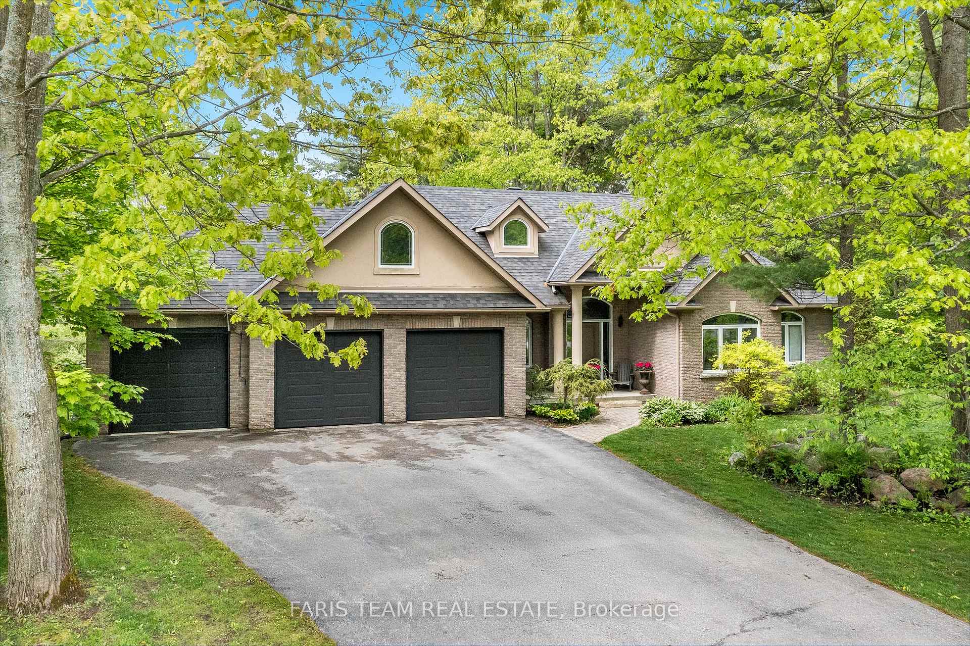 Photo 1 of 15 Laddie Lane, Springwater, Anten Mills — HOMEH
