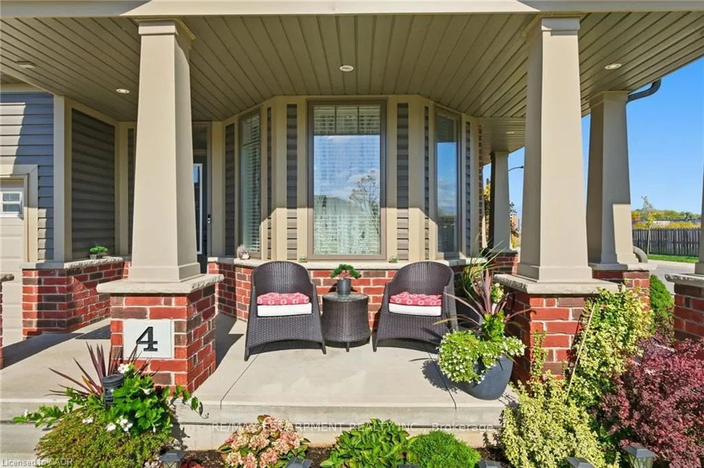 Photo 2 of 4 Ellis Avenue, St. Catharines, Oakdale — HOMEH