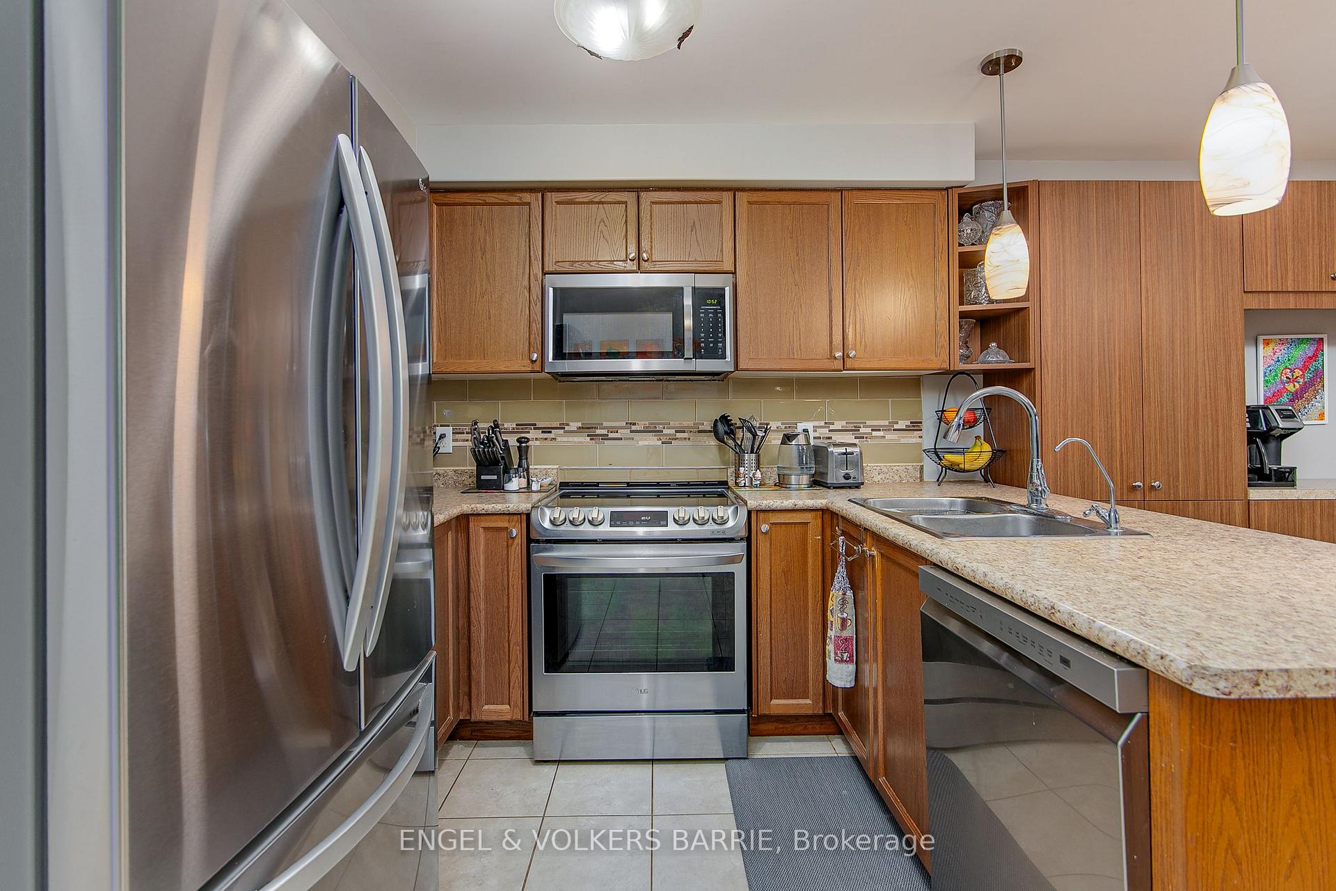 Photo 7 of 6 Whitfield Crescent, Springwater, Elmvale — HOMEH