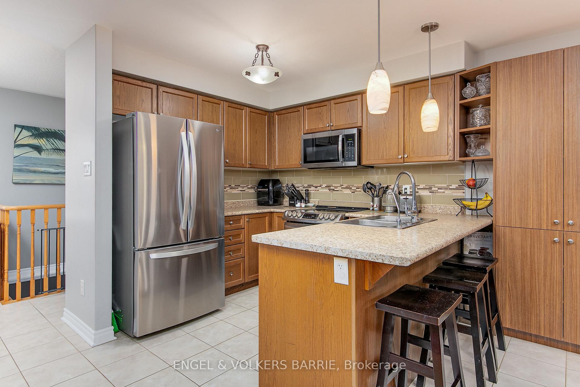 Photo 9 of 6 Whitfield Crescent, Springwater, Elmvale — HOMEH