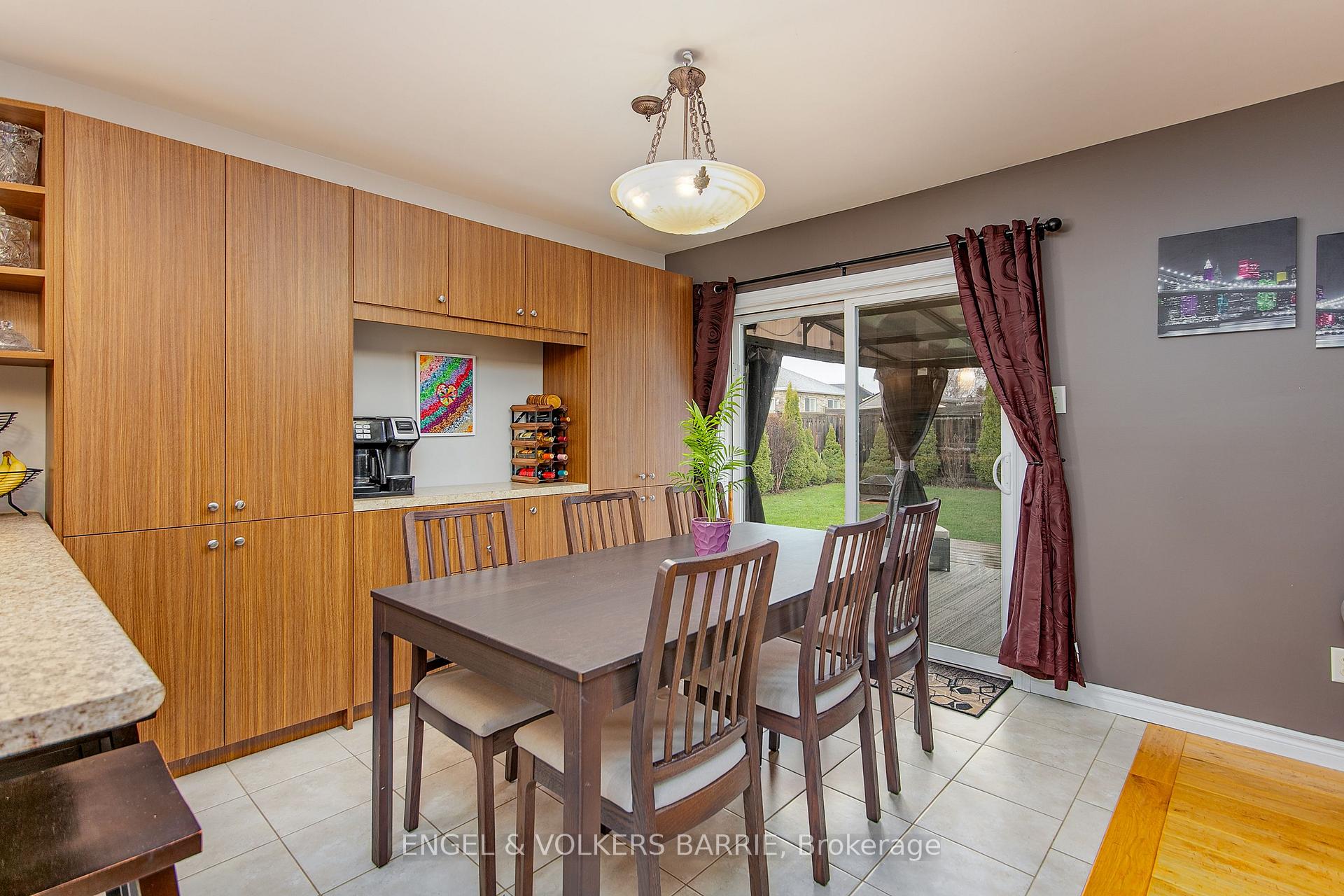 Photo 10 of 6 Whitfield Crescent, Springwater, Elmvale — HOMEH