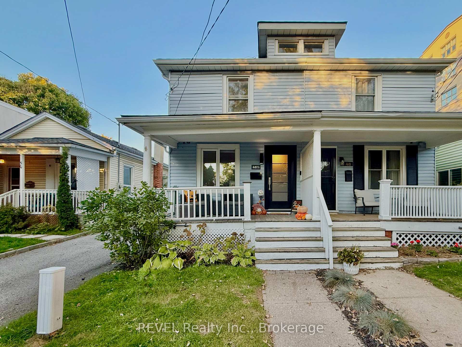 Front of 48 1/2 Wellington Street