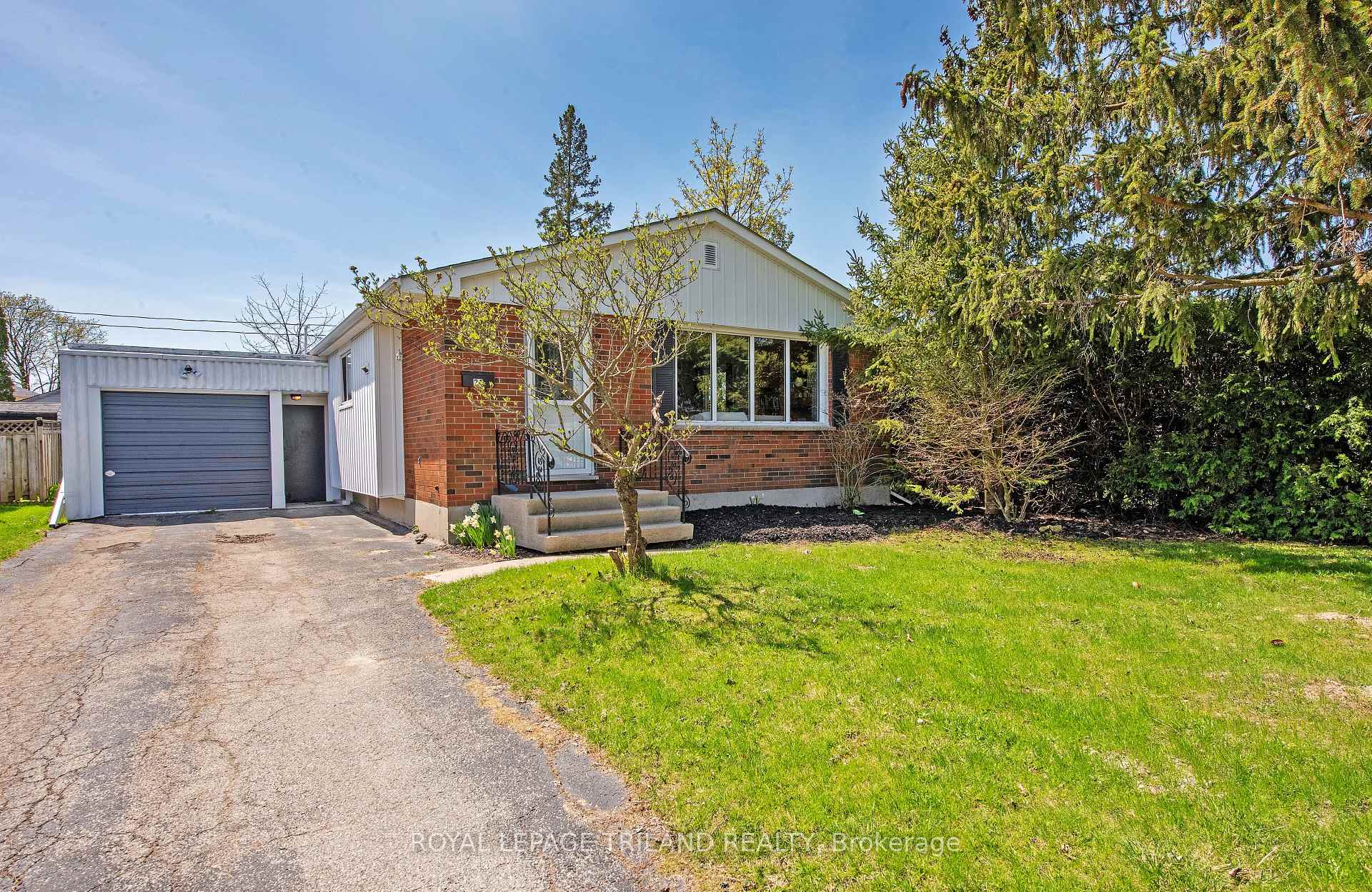 Photo 3 of 24 Dunwich Drive, St. Thomas — HOMEH