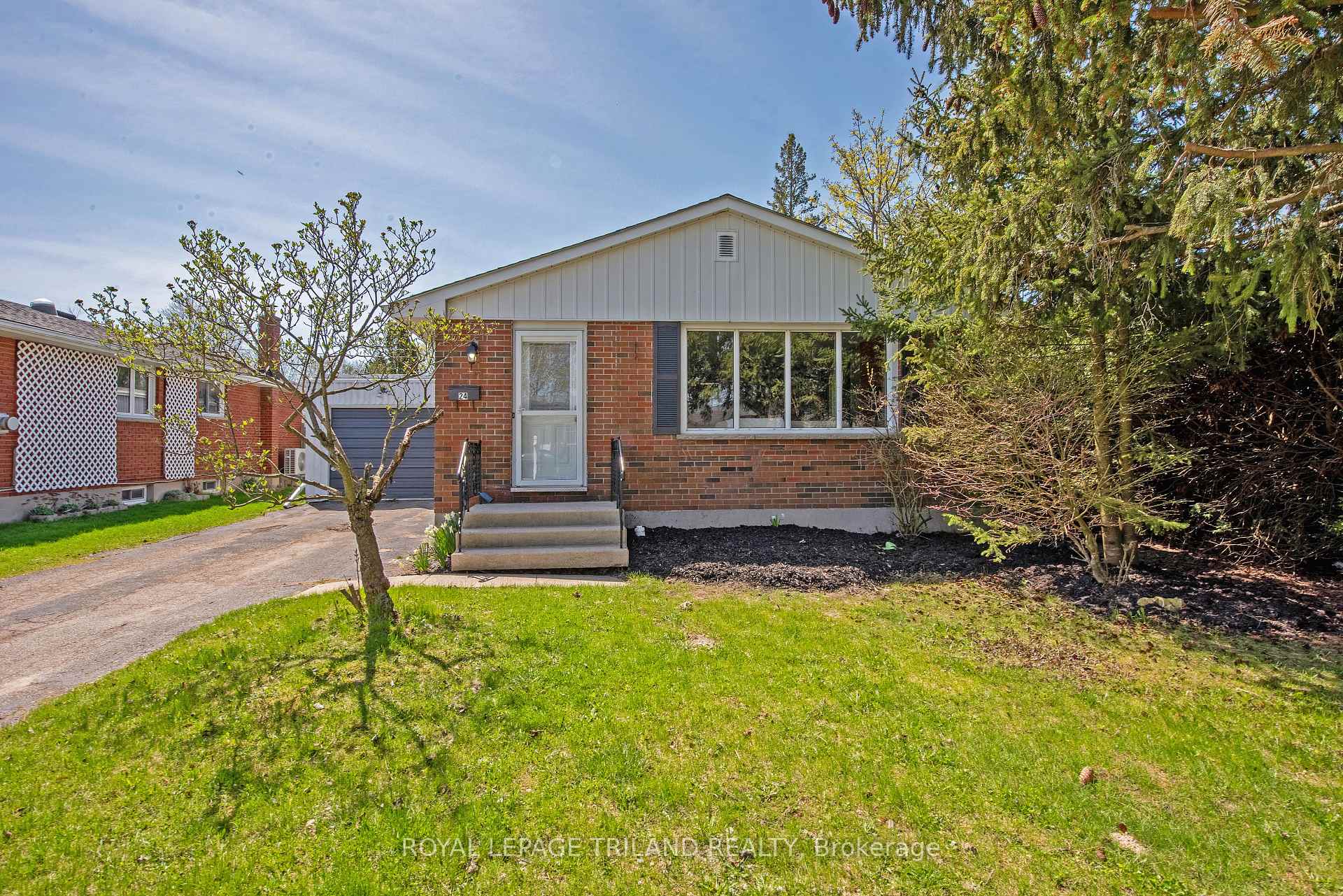 Photo 4 of 24 Dunwich Drive, St. Thomas — HOMEH