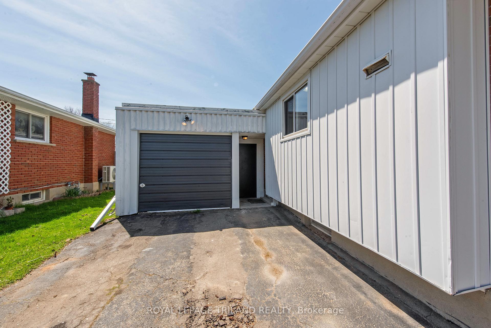 Photo 5 of 24 Dunwich Drive, St. Thomas — HOMEH