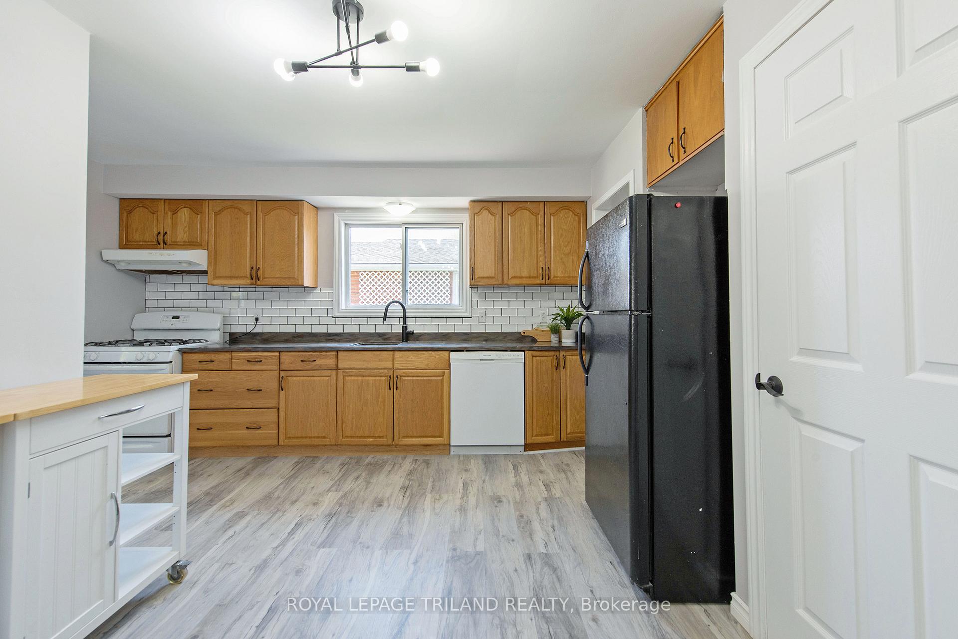 Photo 15 of 24 Dunwich Drive, St. Thomas — HOMEH