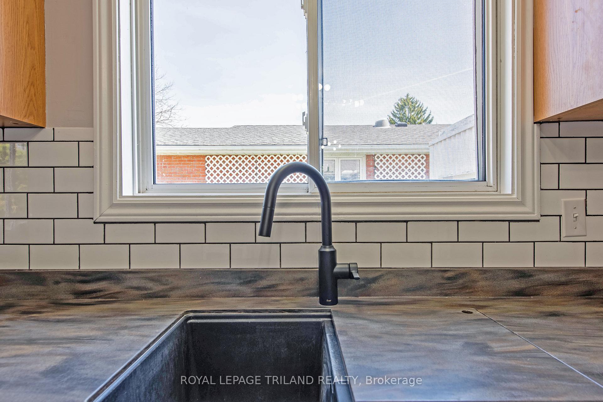 Photo 18 of 24 Dunwich Drive, St. Thomas — HOMEH