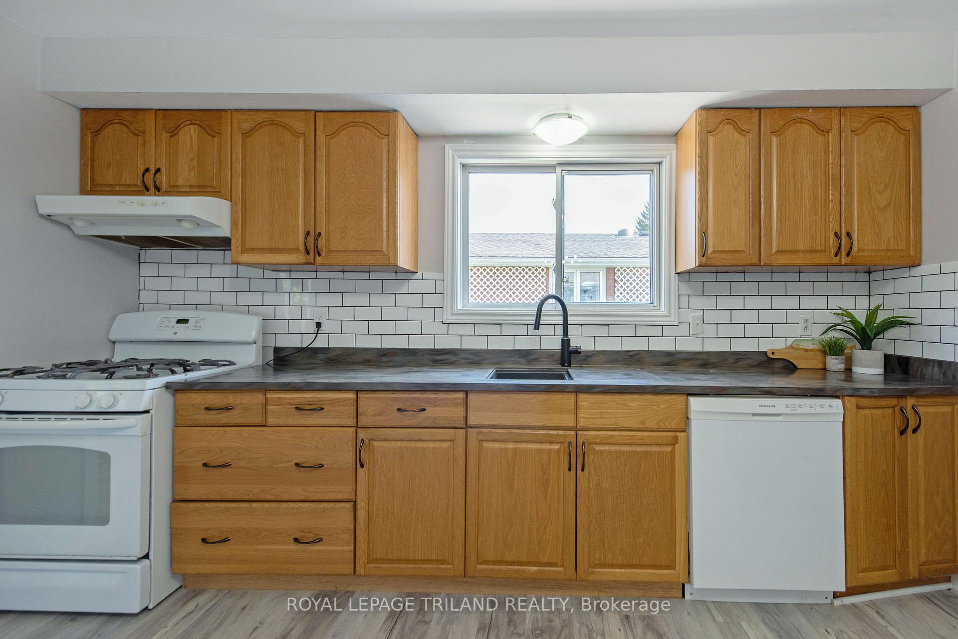 Photo 19 of 24 Dunwich Drive, St. Thomas — HOMEH
