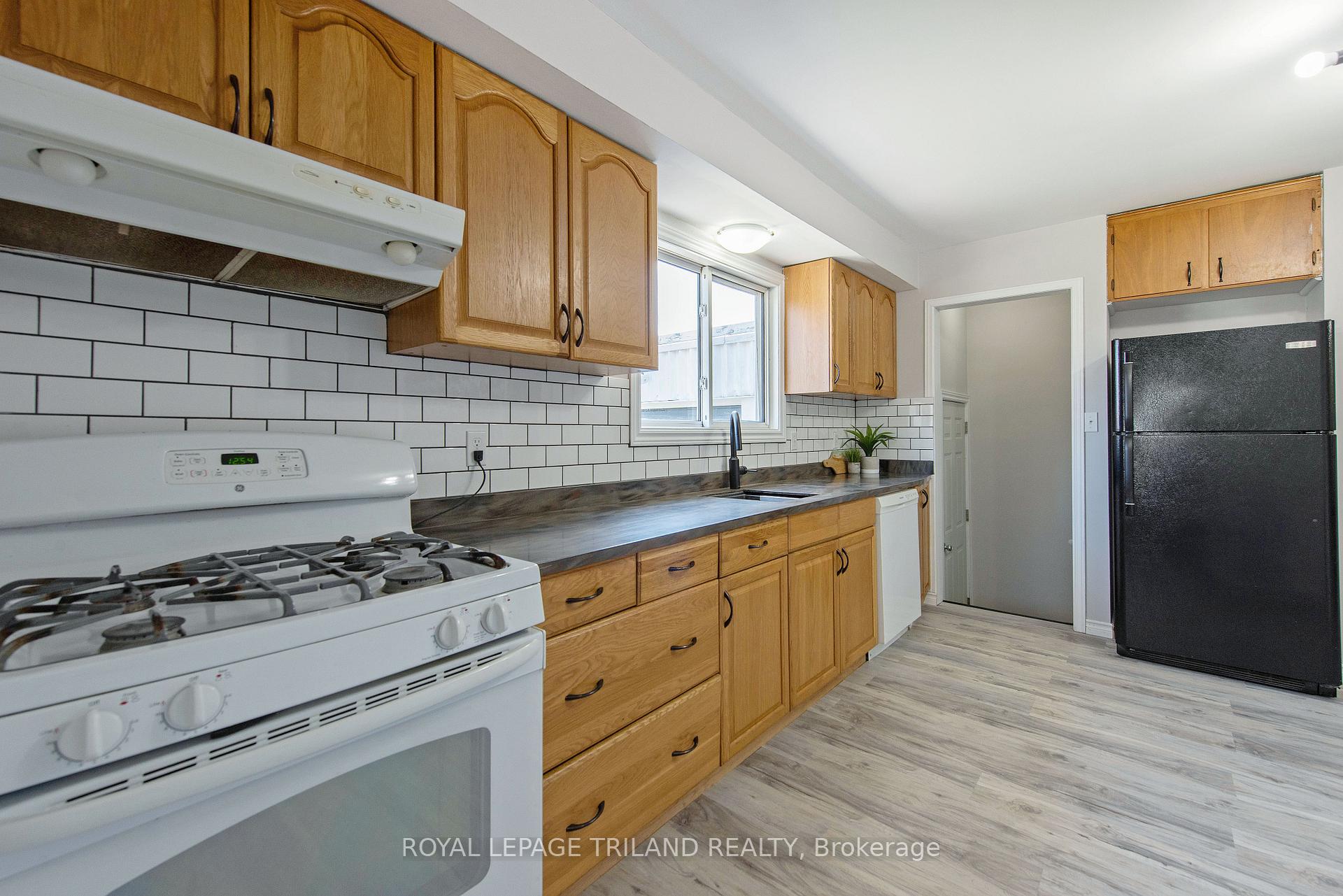 Photo 20 of 24 Dunwich Drive, St. Thomas — HOMEH