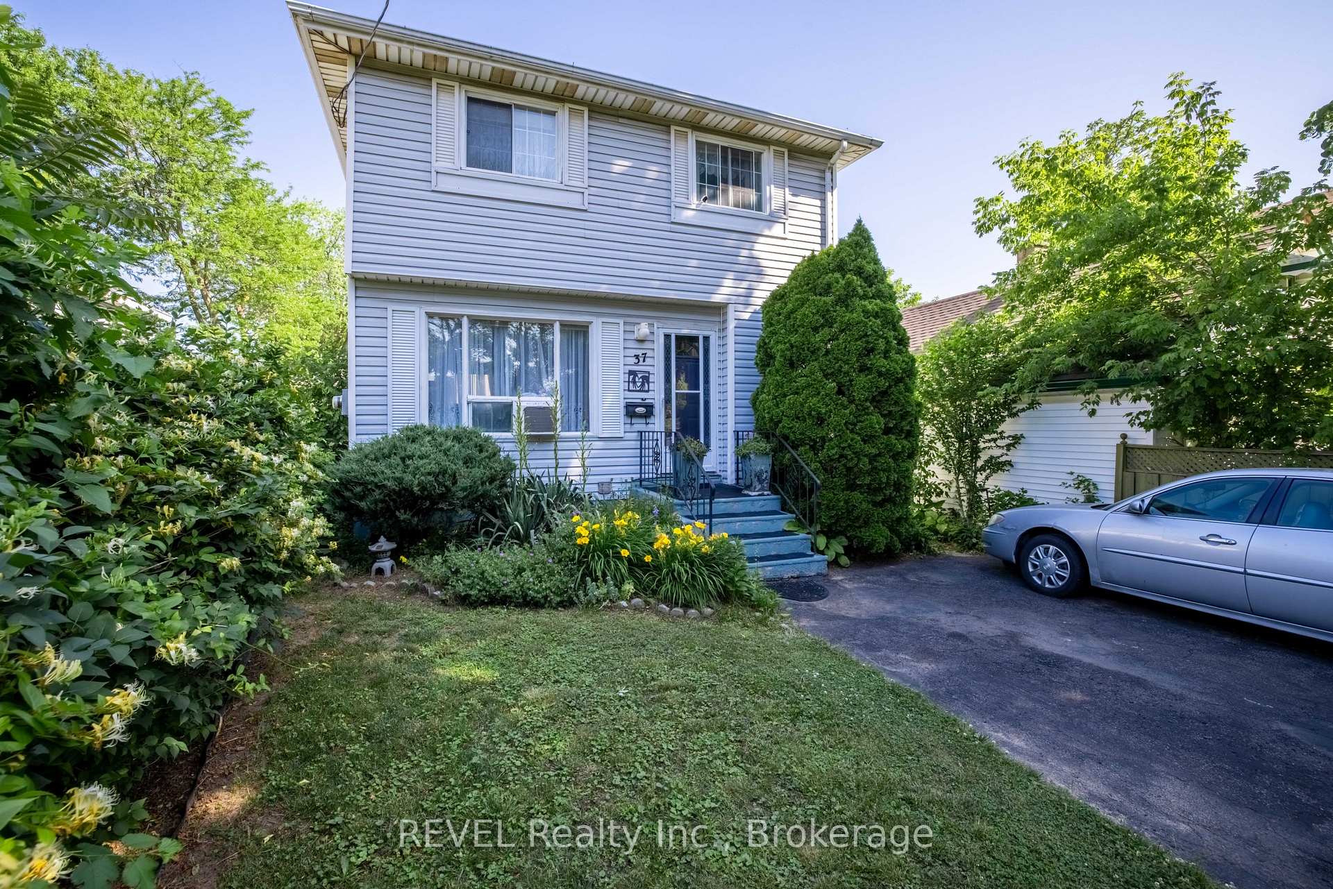 Photo 1 of 37 Manchester Avenue, St. Catharines, Haig — HOMEH