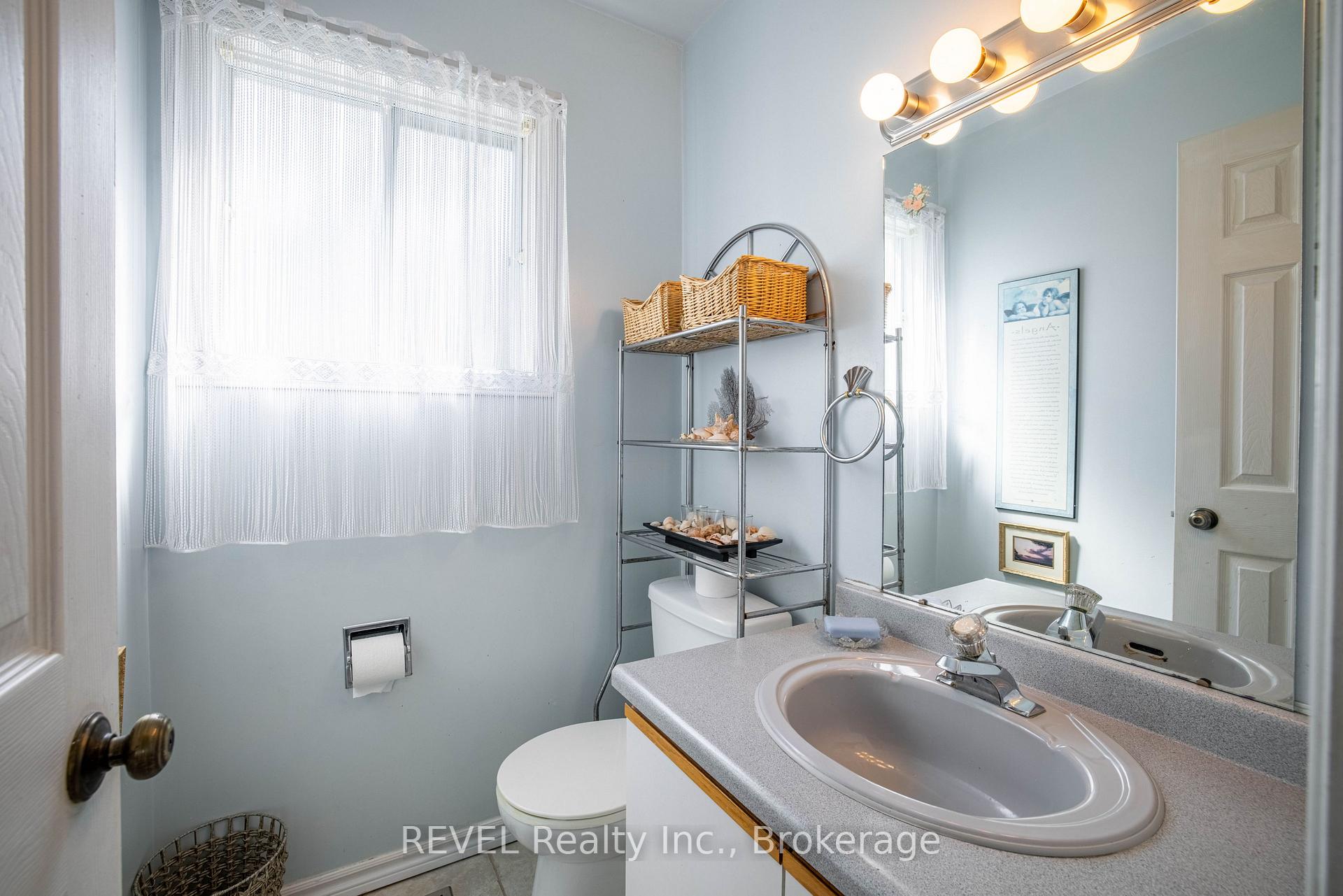 Photo 5 of 37 Manchester Avenue, St. Catharines, Haig — HOMEH