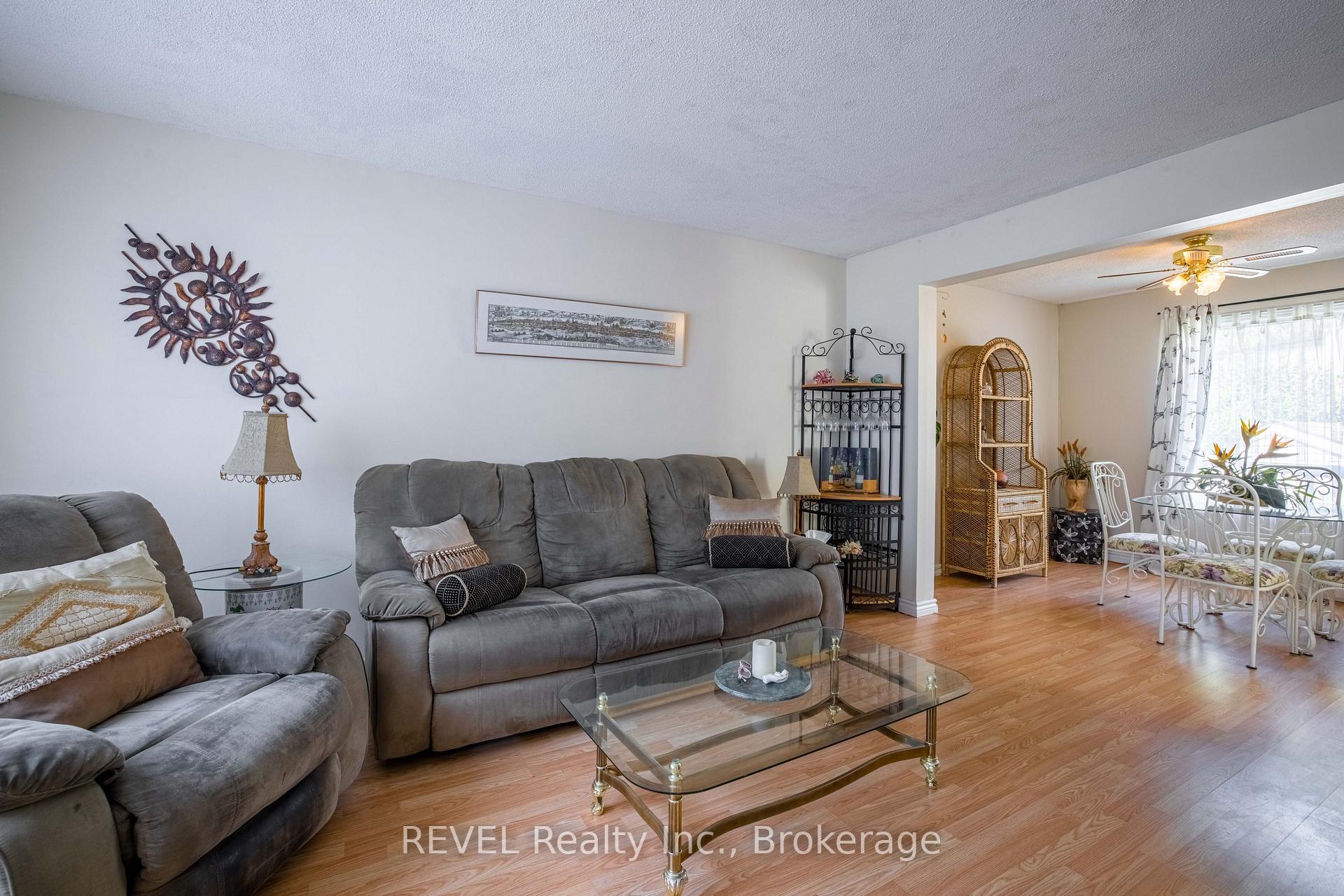 Photo 6 of 37 Manchester Avenue, St. Catharines, Haig — HOMEH
