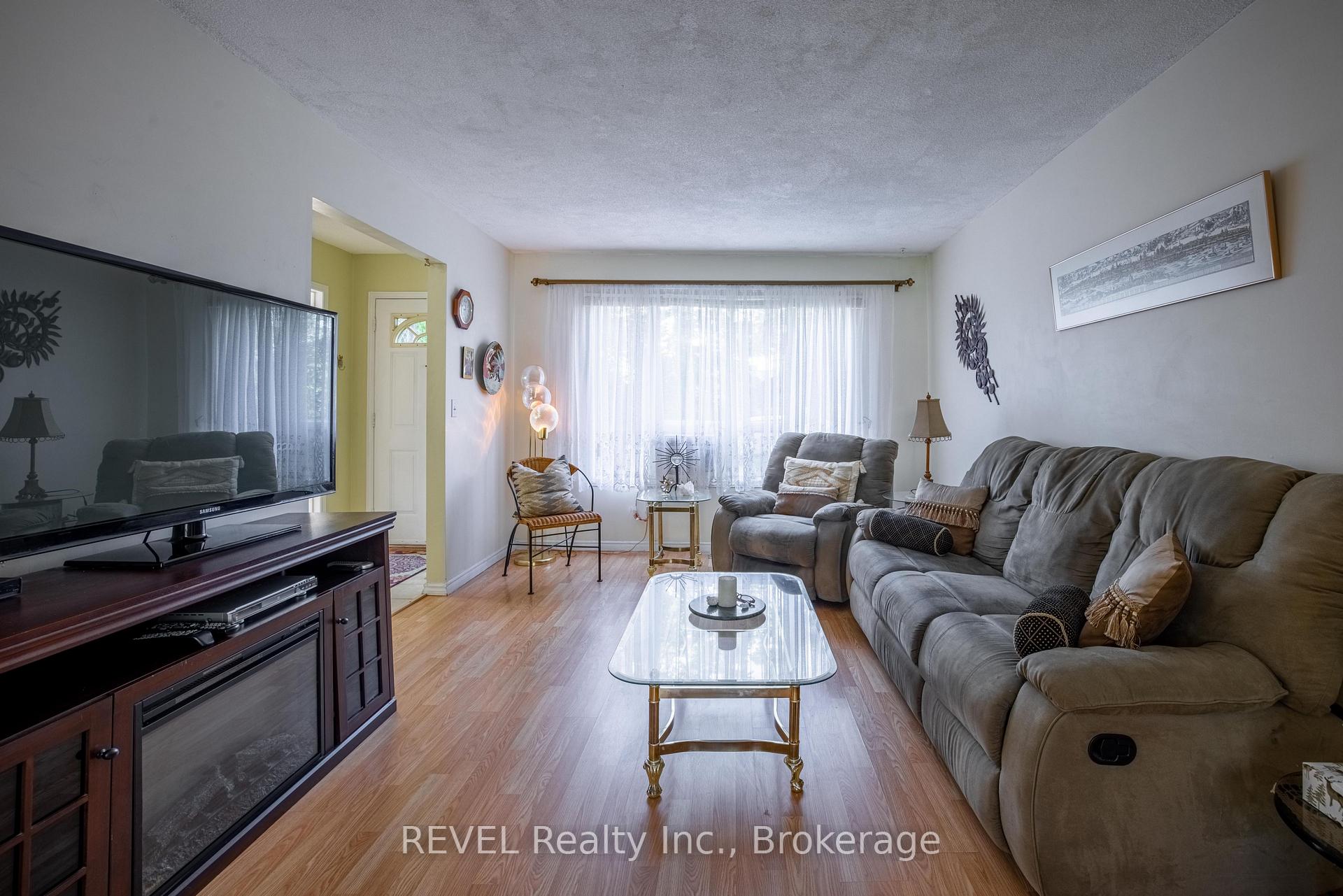 Photo 7 of 37 Manchester Avenue, St. Catharines, Haig — HOMEH