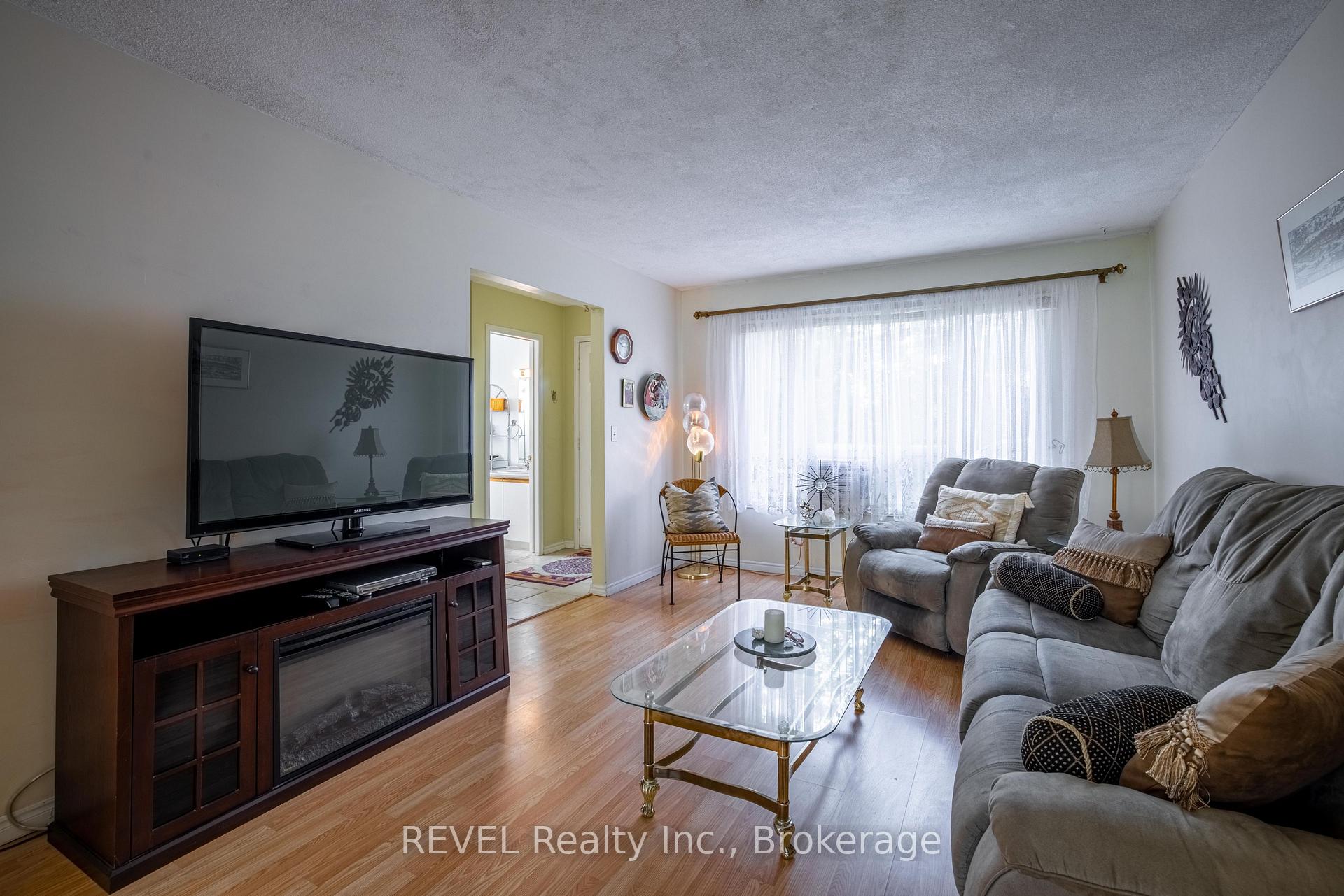 Photo 8 of 37 Manchester Avenue, St. Catharines, Haig — HOMEH