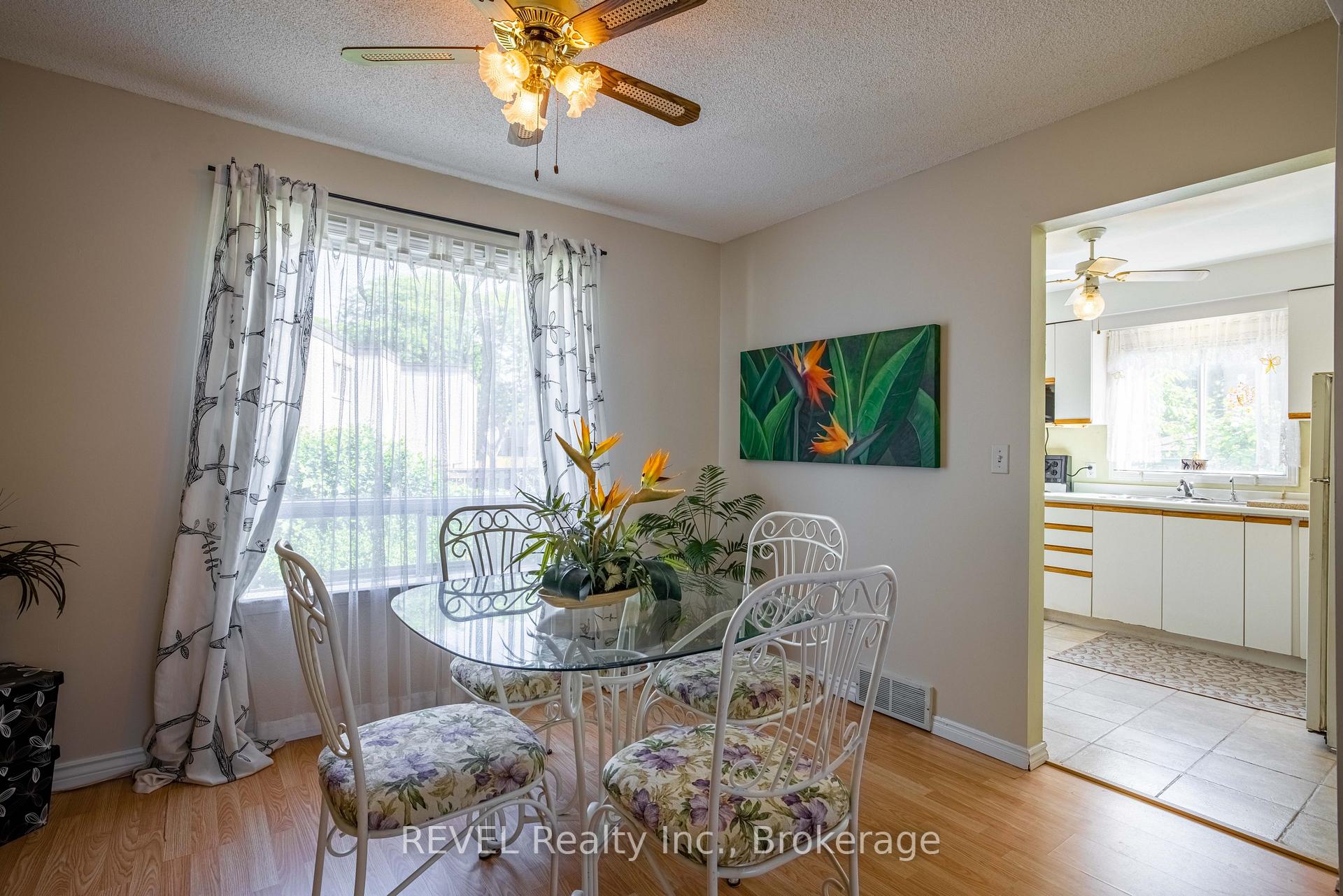 Photo 11 of 37 Manchester Avenue, St. Catharines, Haig — HOMEH