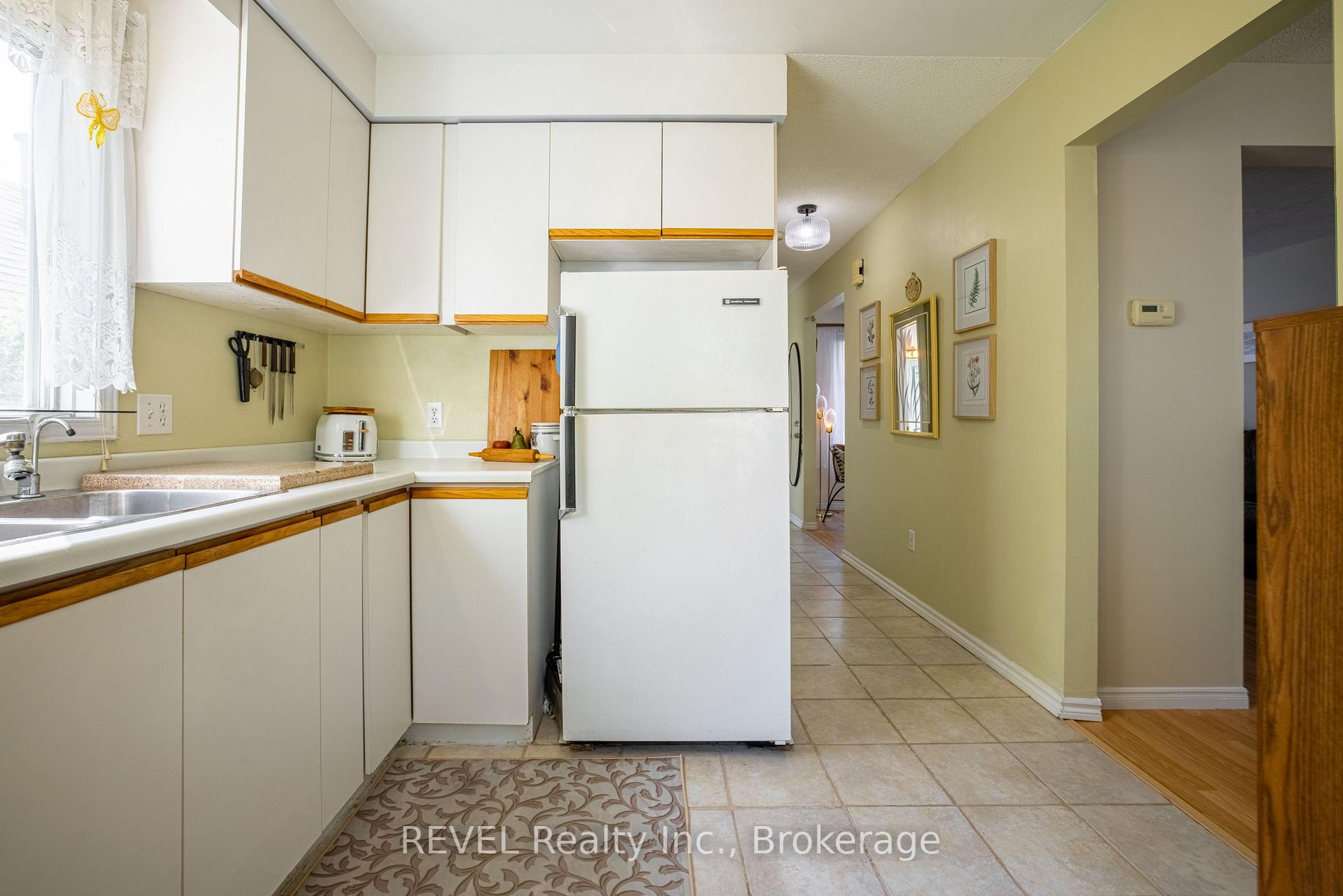 Photo 15 of 37 Manchester Avenue, St. Catharines, Haig — HOMEH