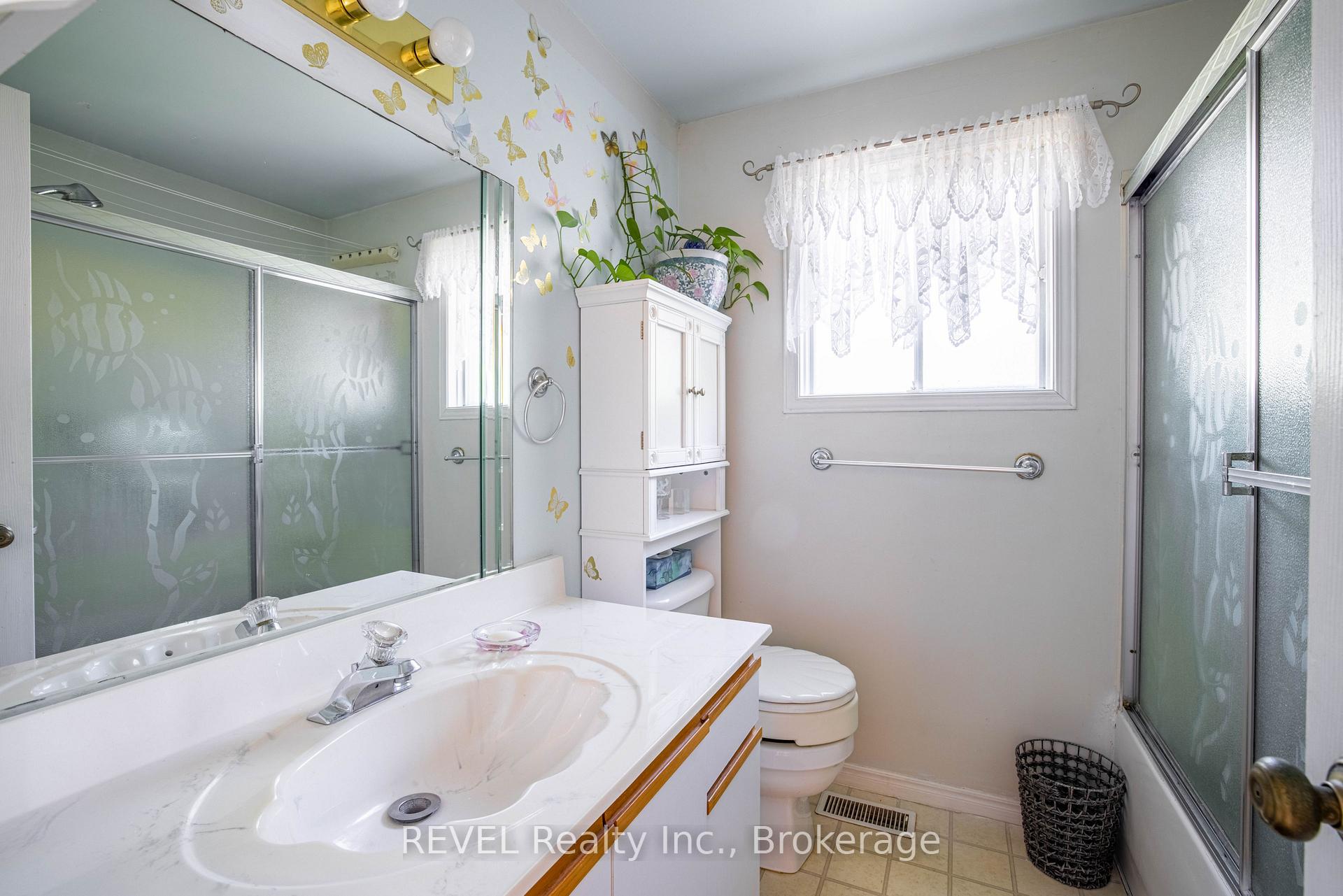 Photo 16 of 37 Manchester Avenue, St. Catharines, Haig — HOMEH