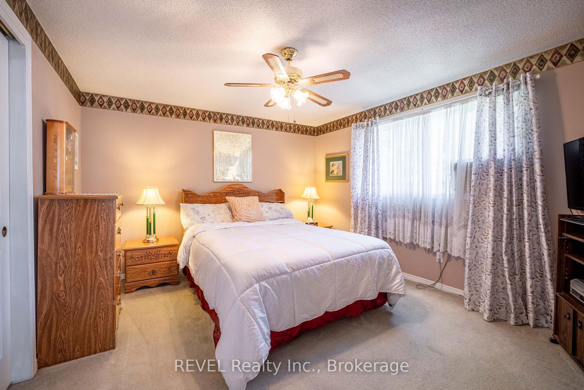 Photo 17 of 37 Manchester Avenue, St. Catharines, Haig — HOMEH