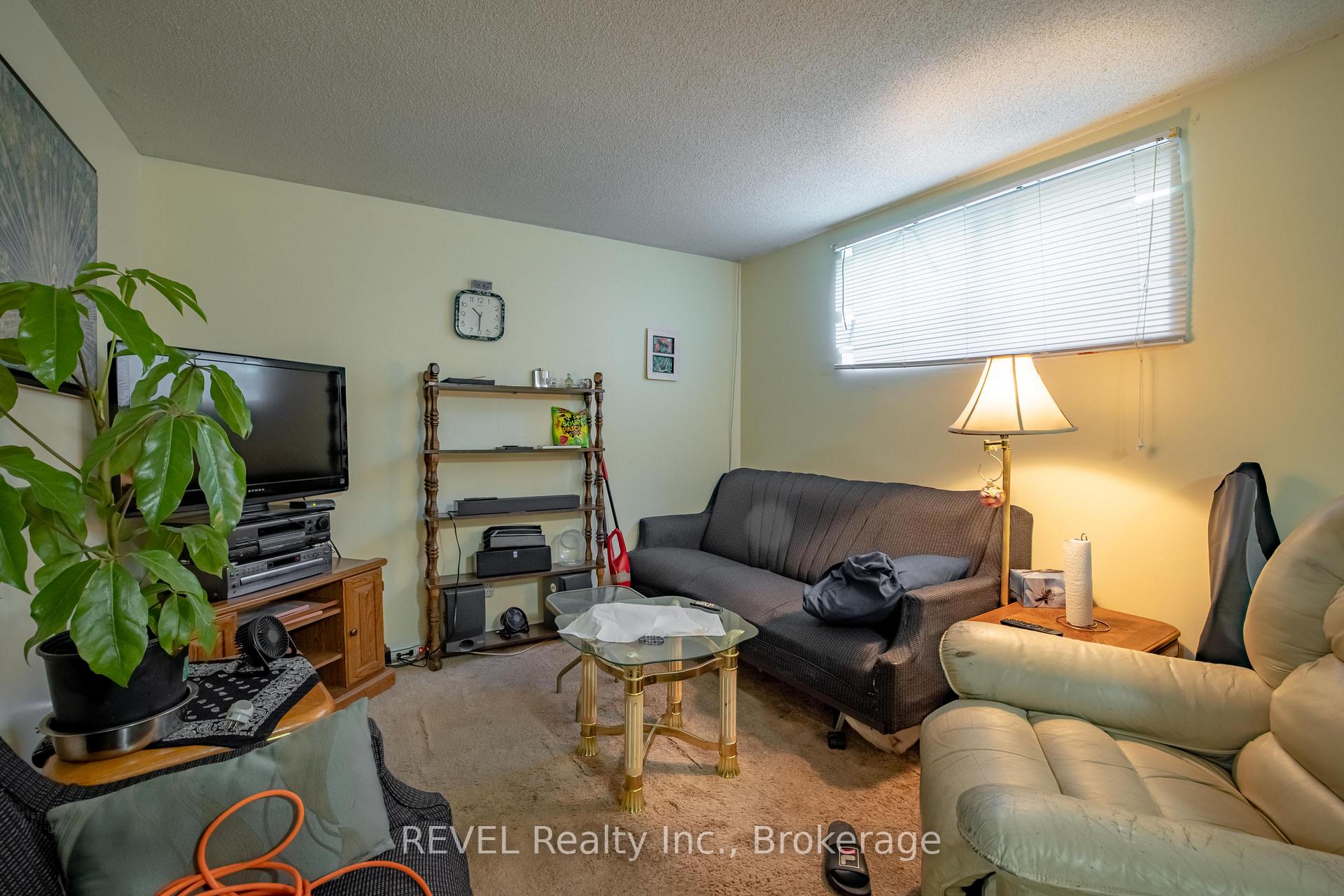 Photo 21 of 37 Manchester Avenue, St. Catharines, Haig — HOMEH