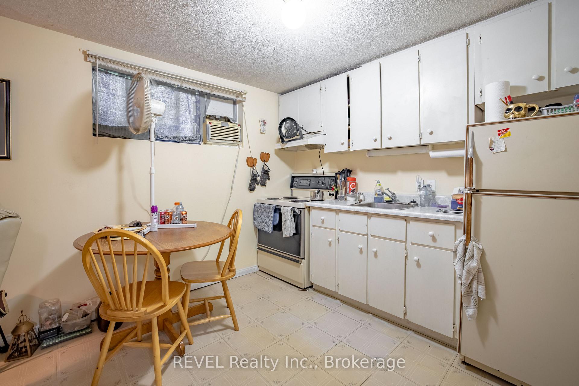 Photo 22 of 37 Manchester Avenue, St. Catharines, Haig — HOMEH