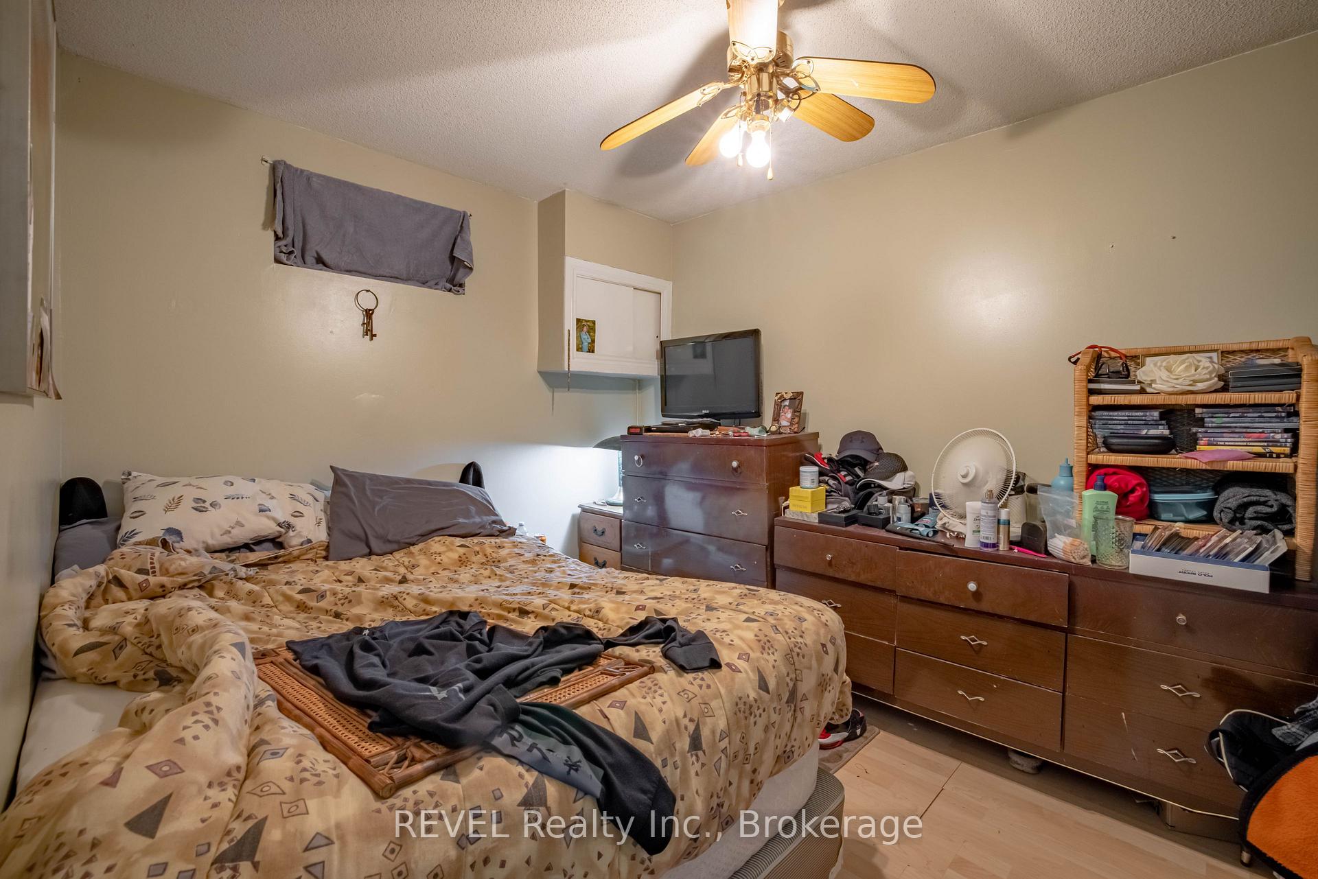 Photo 23 of 37 Manchester Avenue, St. Catharines, Haig — HOMEH