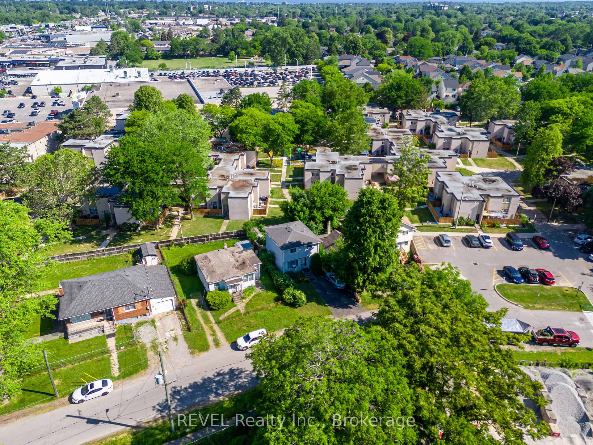 Photo 32 of 37 Manchester Avenue, St. Catharines, Haig — HOMEH