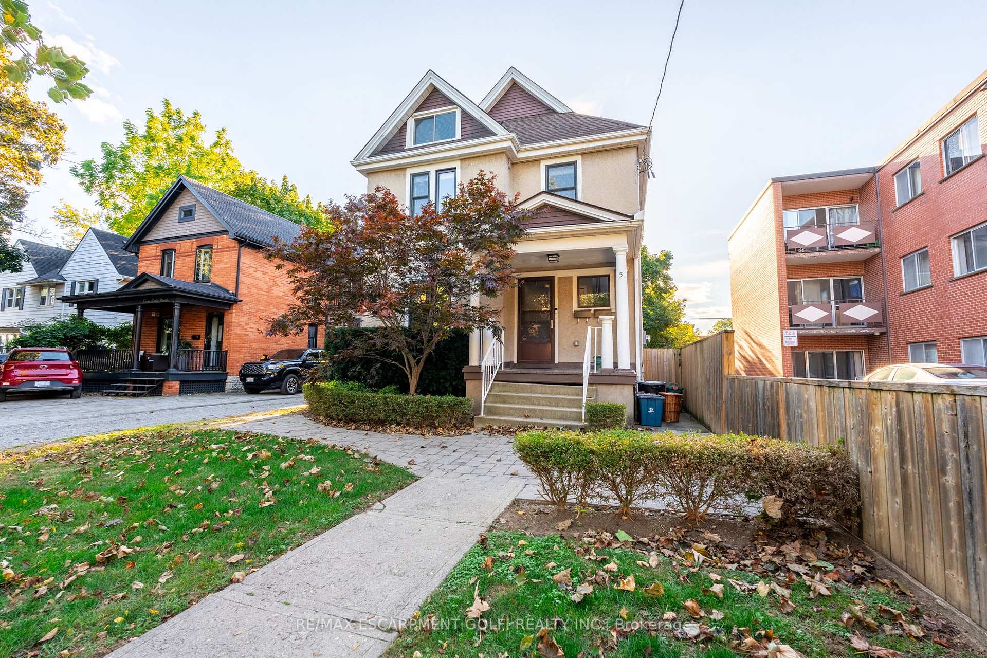Photo 2 of 5 York Street, St. Catharines, Downtown — HOMEH