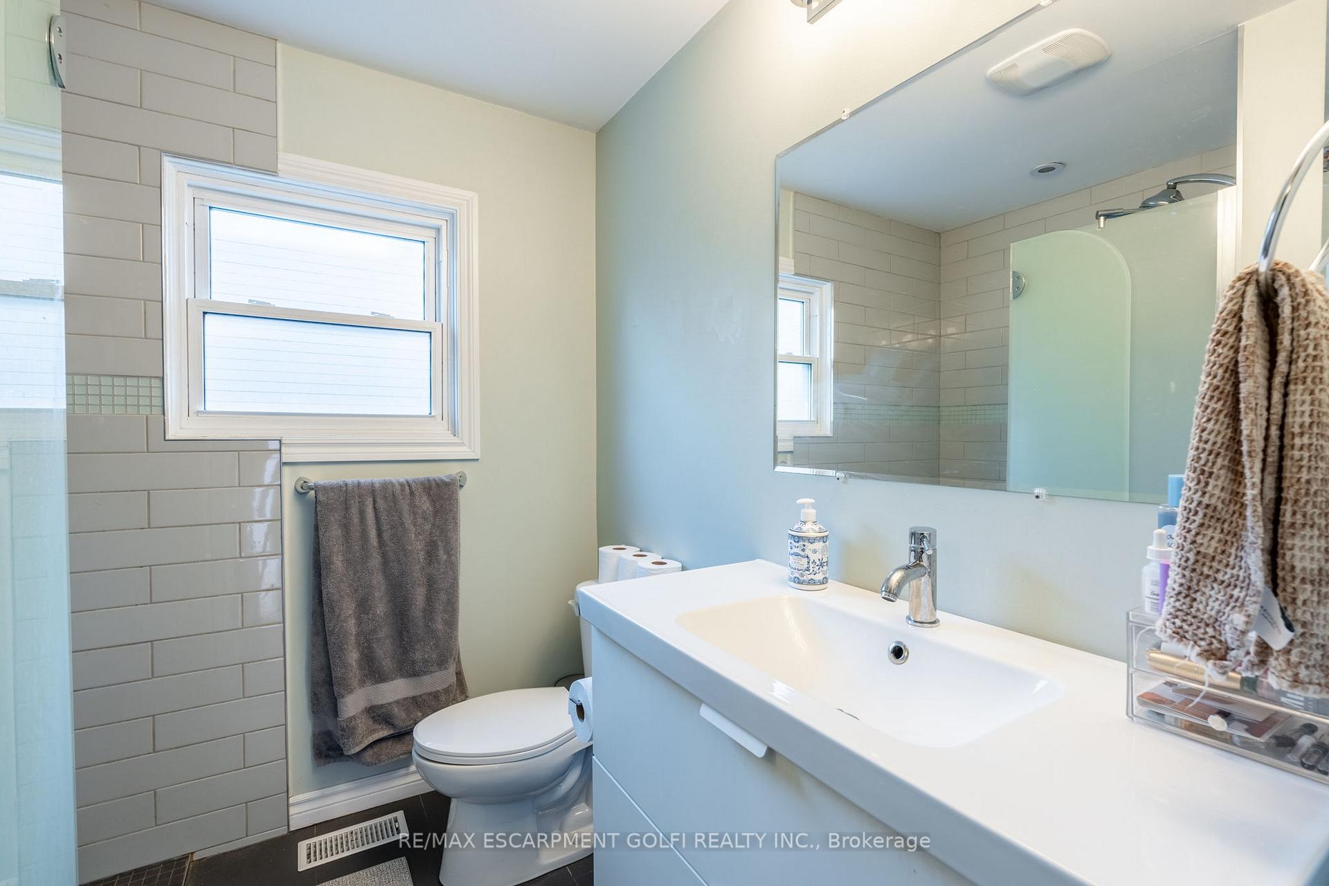 Photo 9 of 5 York Street, St. Catharines, Downtown — HOMEH