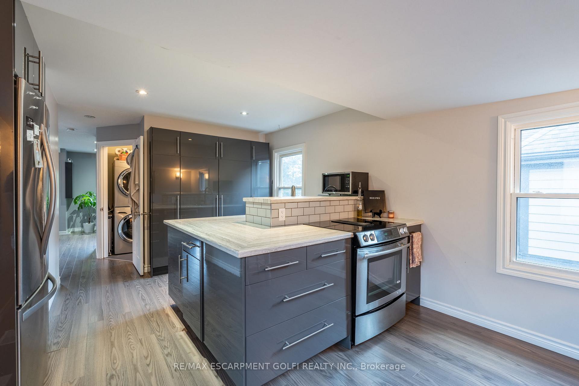 Photo 12 of 5 York Street, St. Catharines, Downtown — HOMEH