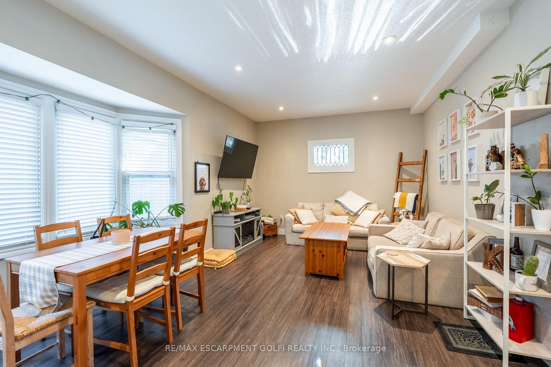 Photo 21 of 5 York Street, St. Catharines, Downtown — HOMEH