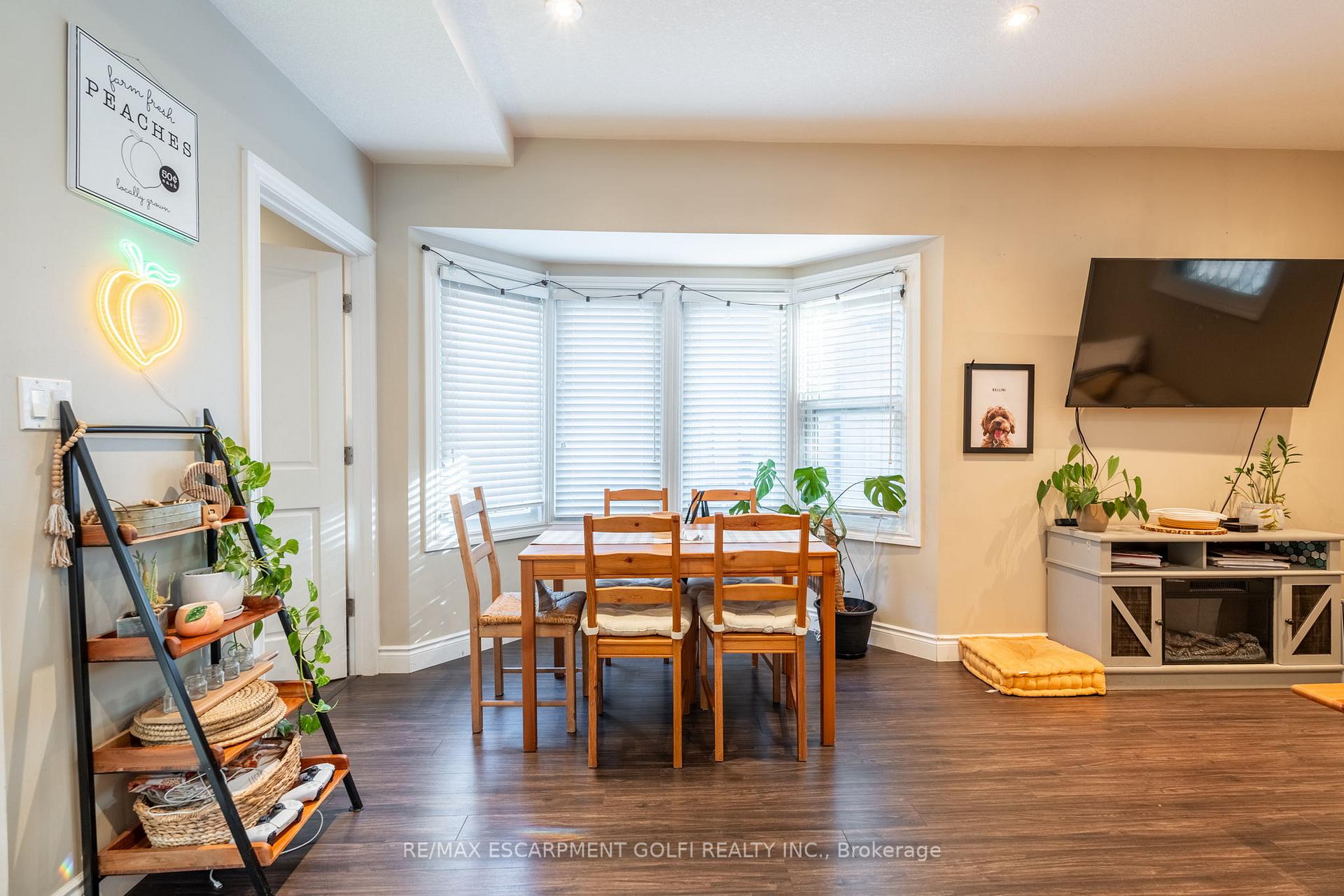 Photo 23 of 5 York Street, St. Catharines, Downtown — HOMEH