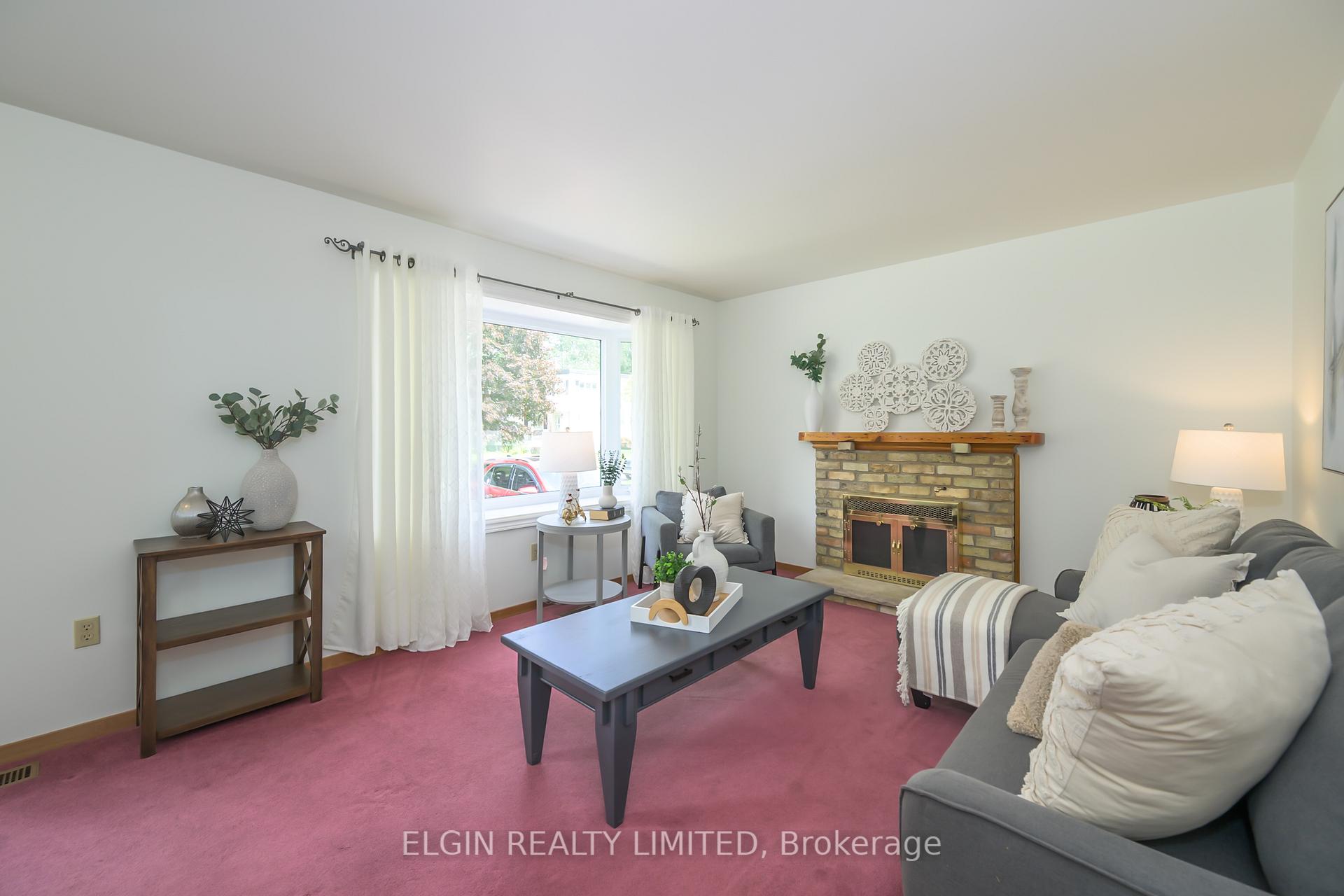 Photo 3 of 15 Oak Street, St. Thomas — HOMEH