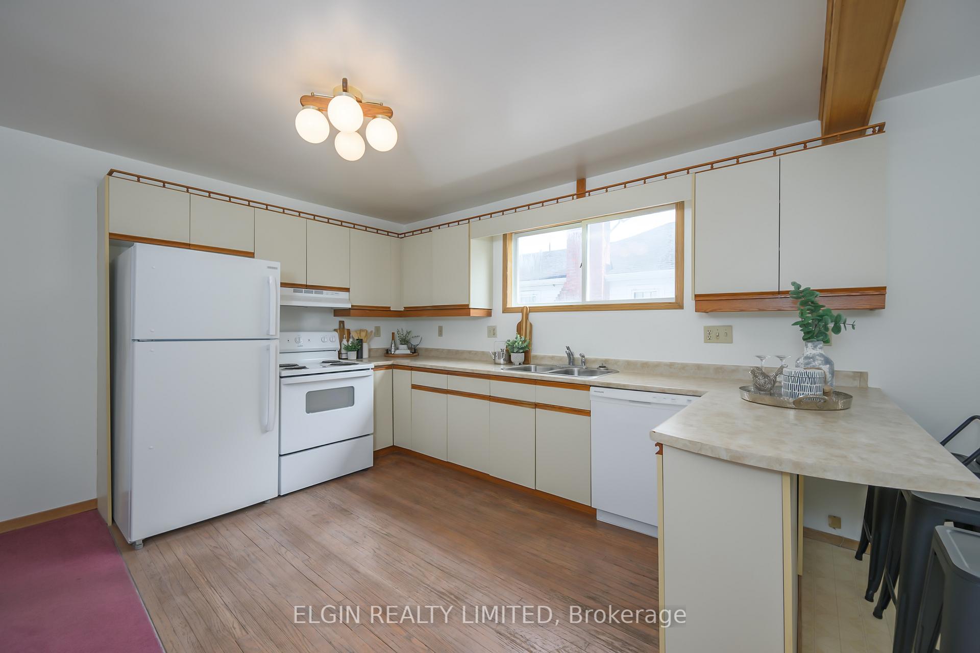 Photo 6 of 15 Oak Street, St. Thomas — HOMEH