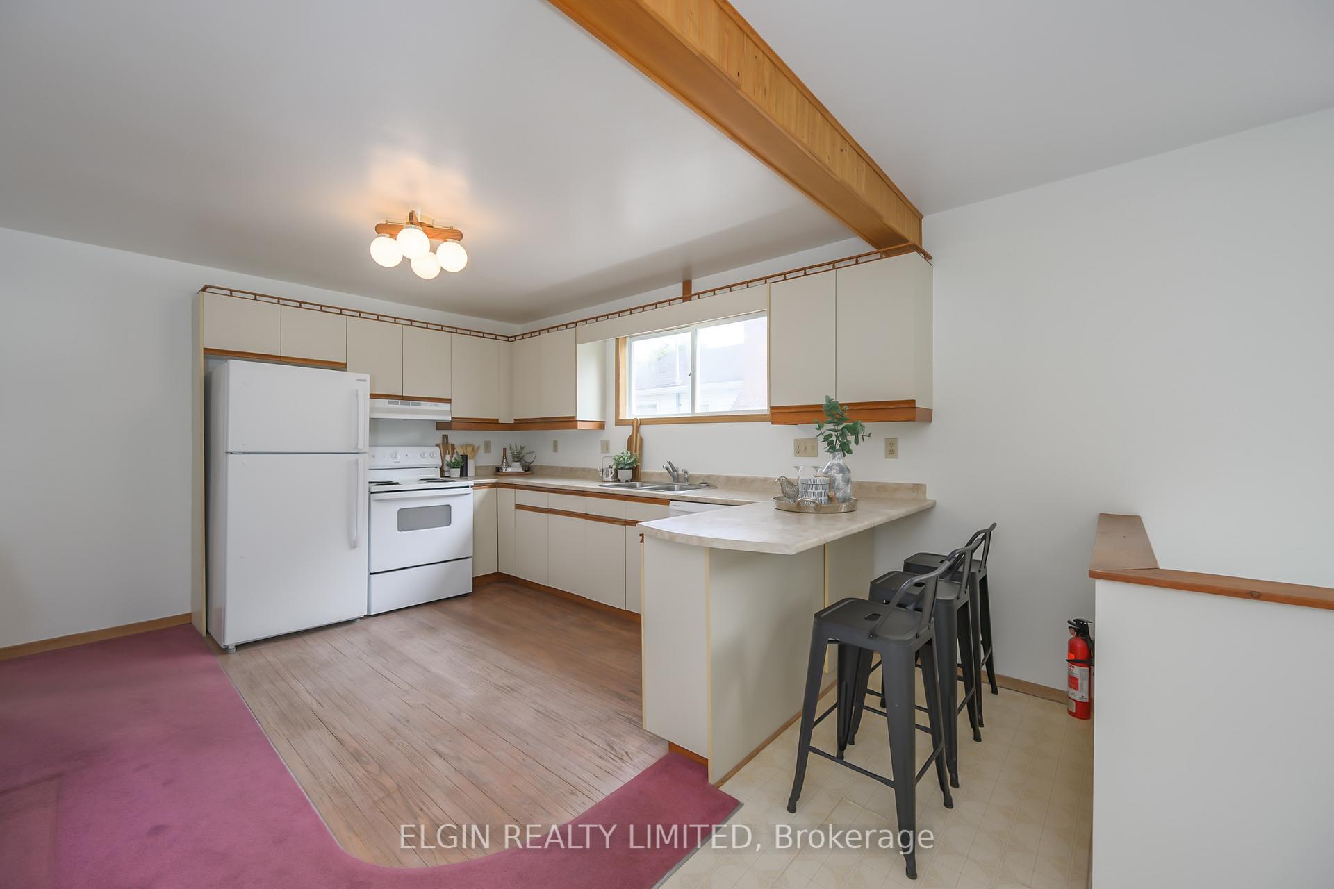Photo 7 of 15 Oak Street, St. Thomas — HOMEH