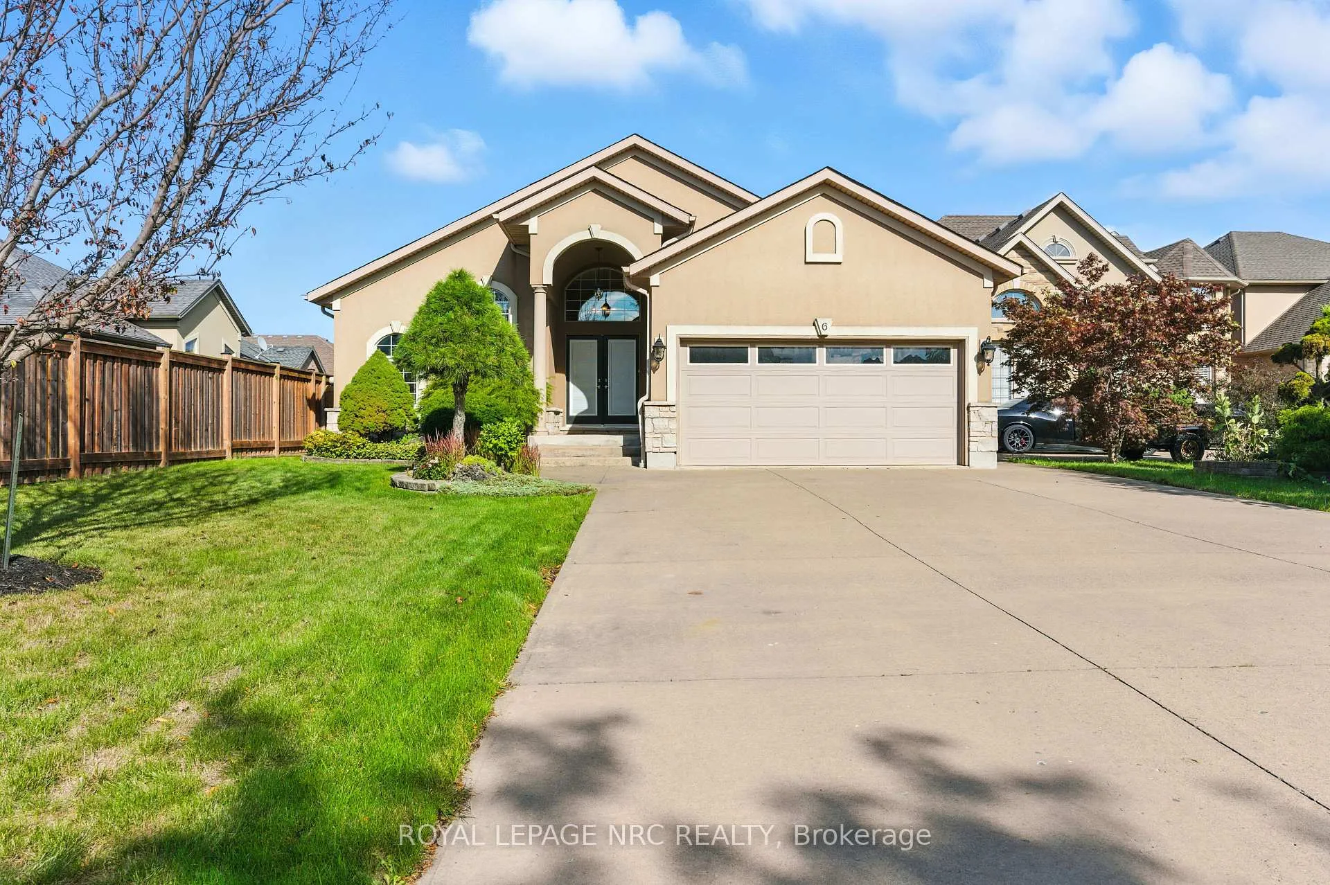 Photo 2 of 6 Mclean Court, St. Catharines, Grapeview — HOMEH