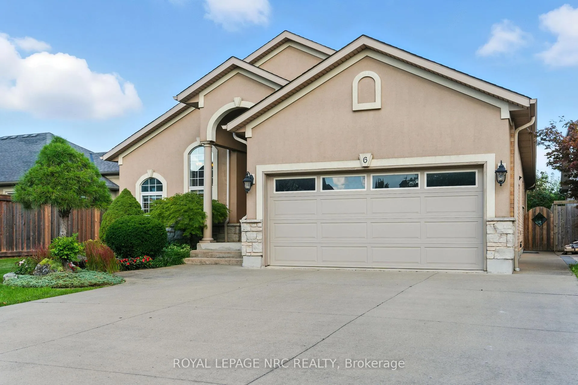 Photo 3 of 6 Mclean Court, St. Catharines, Grapeview — HOMEH