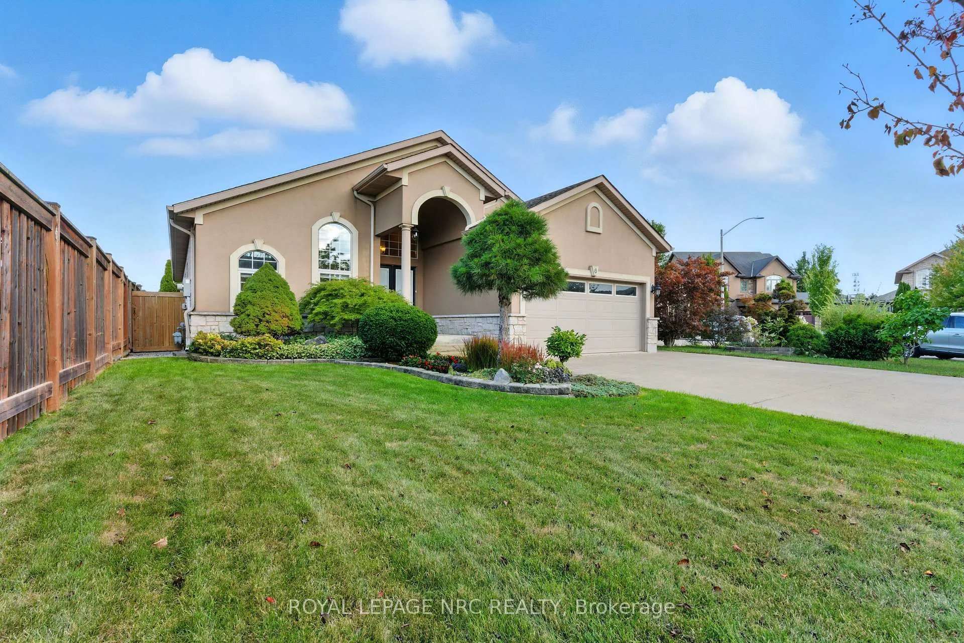 Photo 4 of 6 Mclean Court, St. Catharines, Grapeview — HOMEH
